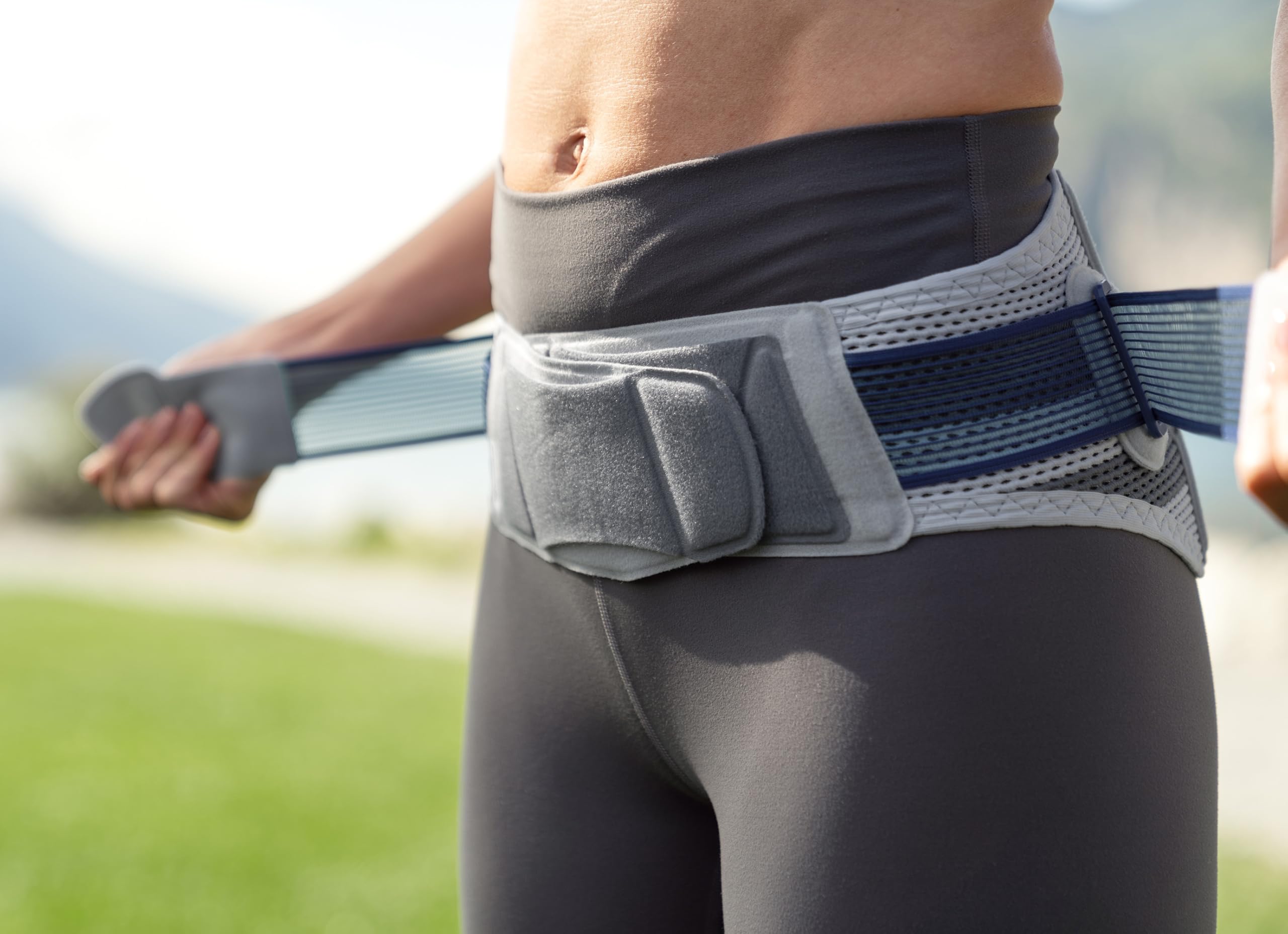 Amazon.com: Bauerfeind SacroLoc Back Support - Brace for Pain