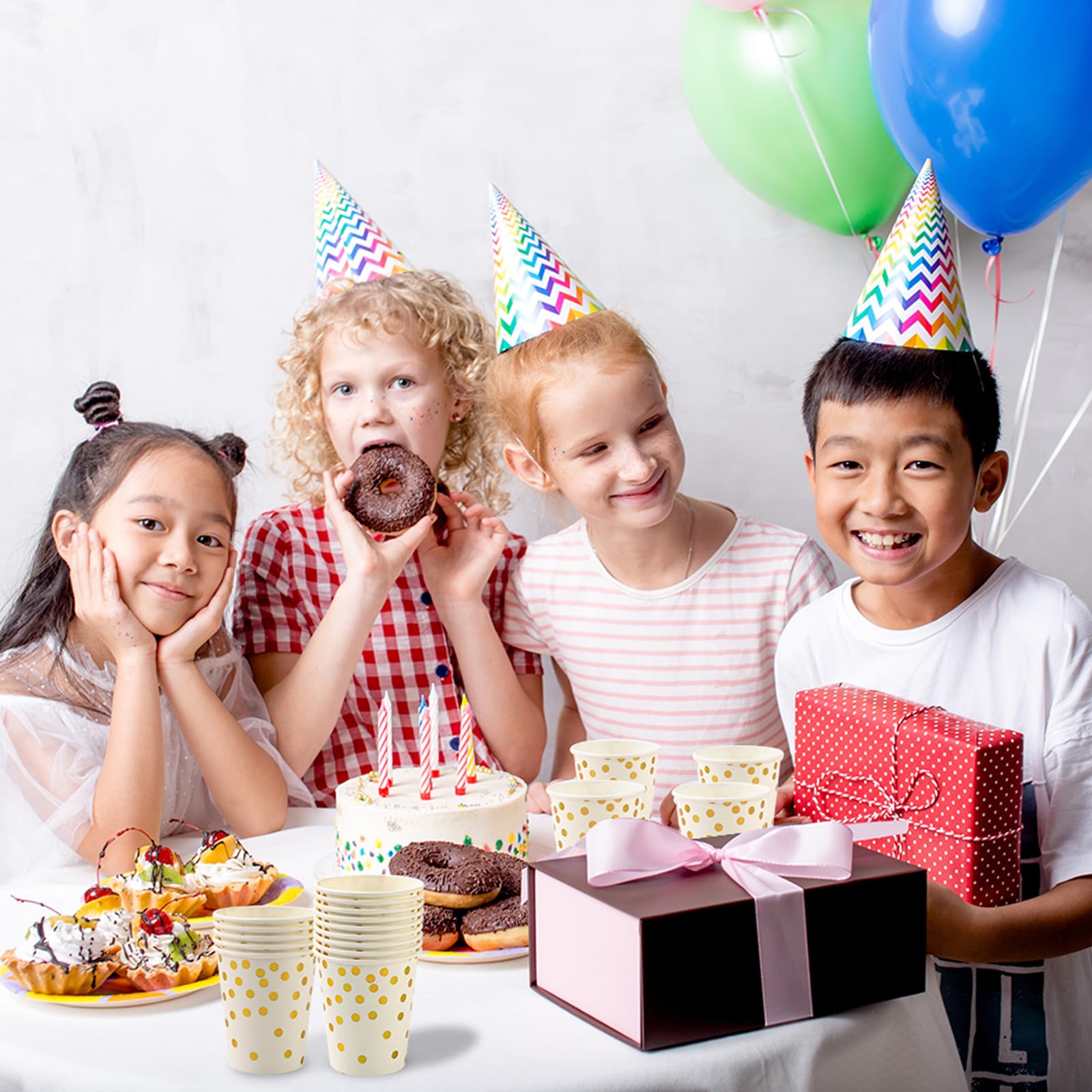 CEILIWEN Confezione da 100 bicchieri di carta da festa in oro nero, 9 oz/250 ml, per bevande calde e fredde (bianco-oro)
