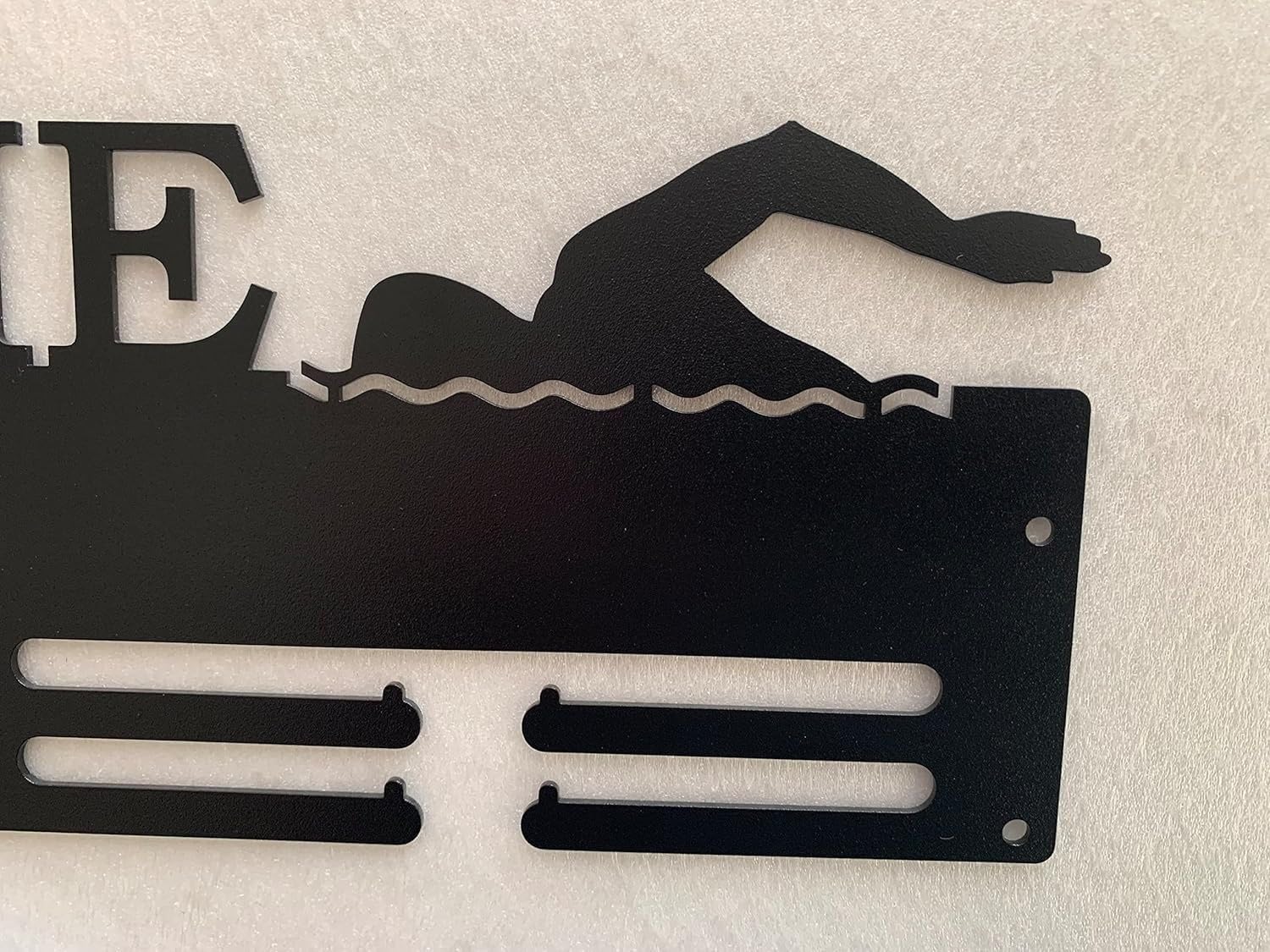 Porta Medaglie personalizzato, Appendino per medaglie, Espositore in metallo per medaglie personalizzate, appendiabiti sportivi, ginnastica, corsa, maratona, corridore, Medal Hanger Display (Design 1)