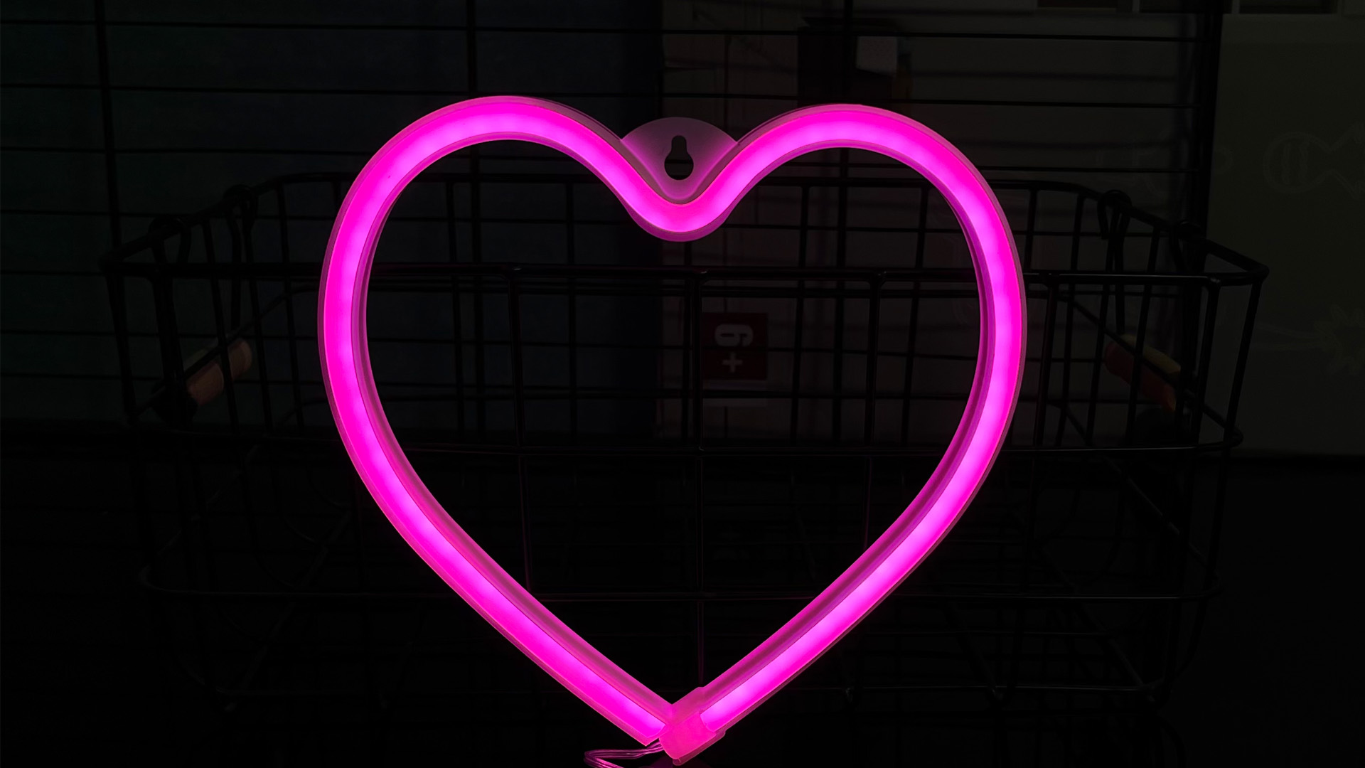 Hello Gorgeous Insegna LED Al Neon Dimmerabile – Lettera Con Cuore, 42x28 Cm, Alimentazione USB, Per Matrimoni E Feste