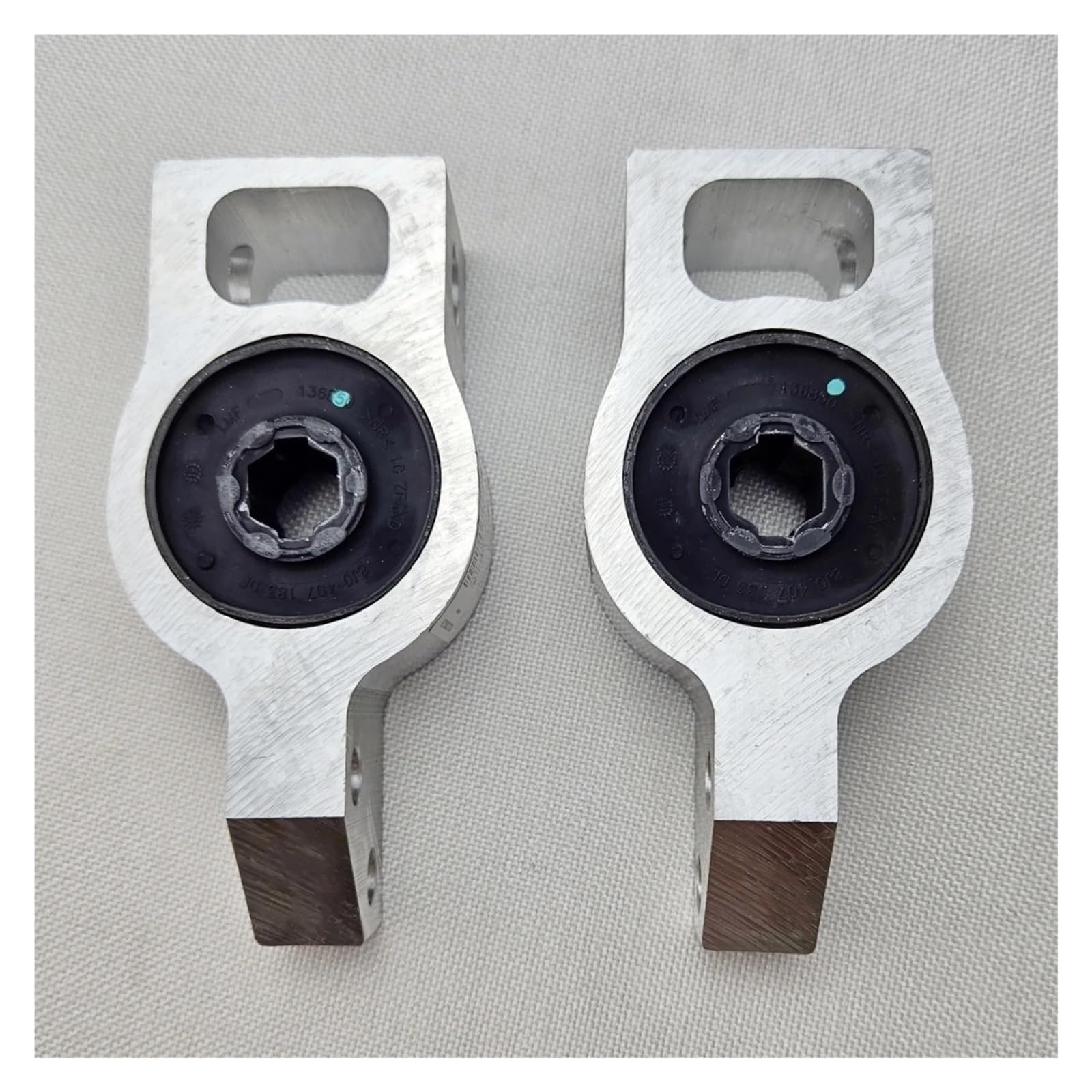 for VW for Passat B6 B7 for Tiguan CC Magotan Sharan Seat Alhambra for Q3 3C0199231F 1K0407182 Front Lower Control Bushing Car Engine Mounts(B 2PCS)