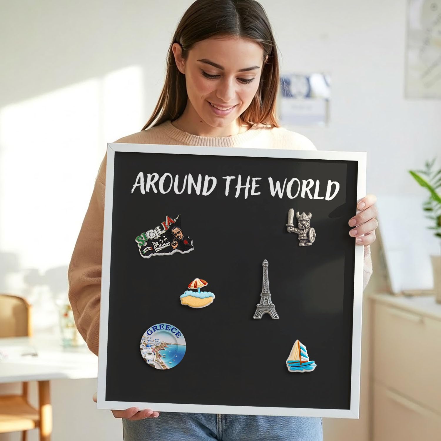 Pizarra Magnética de Pared 40x60 cm | con Marco Blanco | Around The World | Montaje Fácil | Tablero Imantado | Para Imanes Turísticos, Recuerdos de Viaje y Fotos | Decoración para Salón o Pasillo