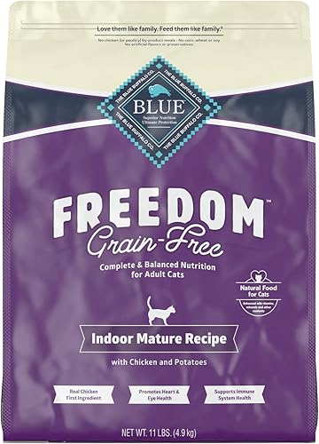 Blue Buffalo Freedom - Alimento seco natural para gatos maduros para interiores, sin granos, pollo, 11 libras