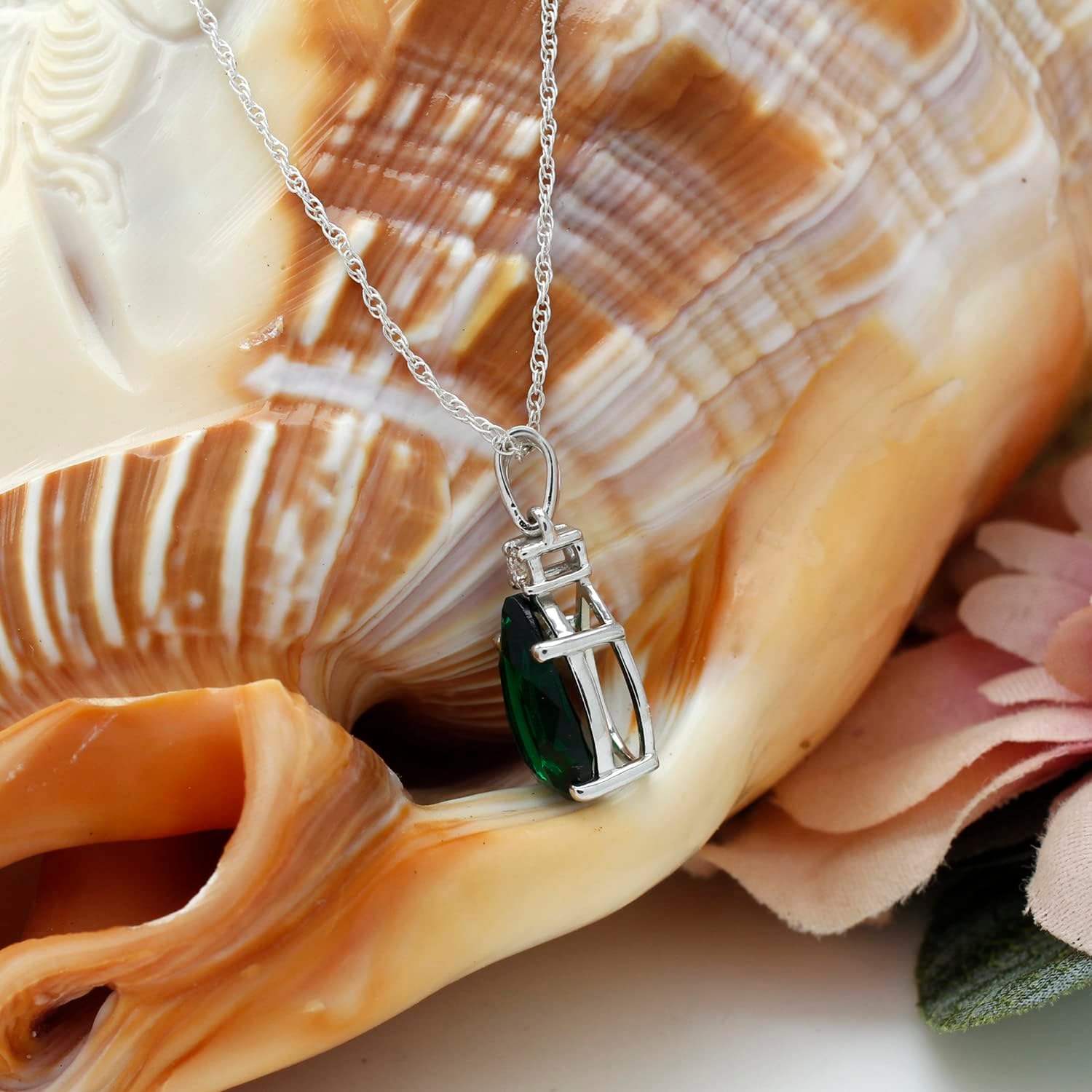 SAVEARTH DIAMONDS 2 1/4 Ct 14K Gold Plated 925 Sterling Silver Pear Shape Green Nano Emerald and Round Shape White Lab Grown Diamond Pendant Necklace For Women (2.25 Cttw) with 18" Rope Chain