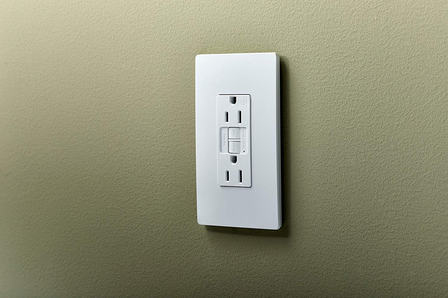 Legrand radiant 1597TRW3PKCC4 15 Amp GFCI Self Test Tamper Resistant Decorator Duplex Outlet, White (3 Pack)