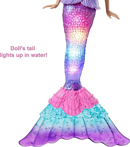 Miniatura 5 de Barbie Dreamtopia - Muñeca de sirena con cola iluminada activada por agua, pelo rayado rosa y 4 espectáculos de luces coloridas