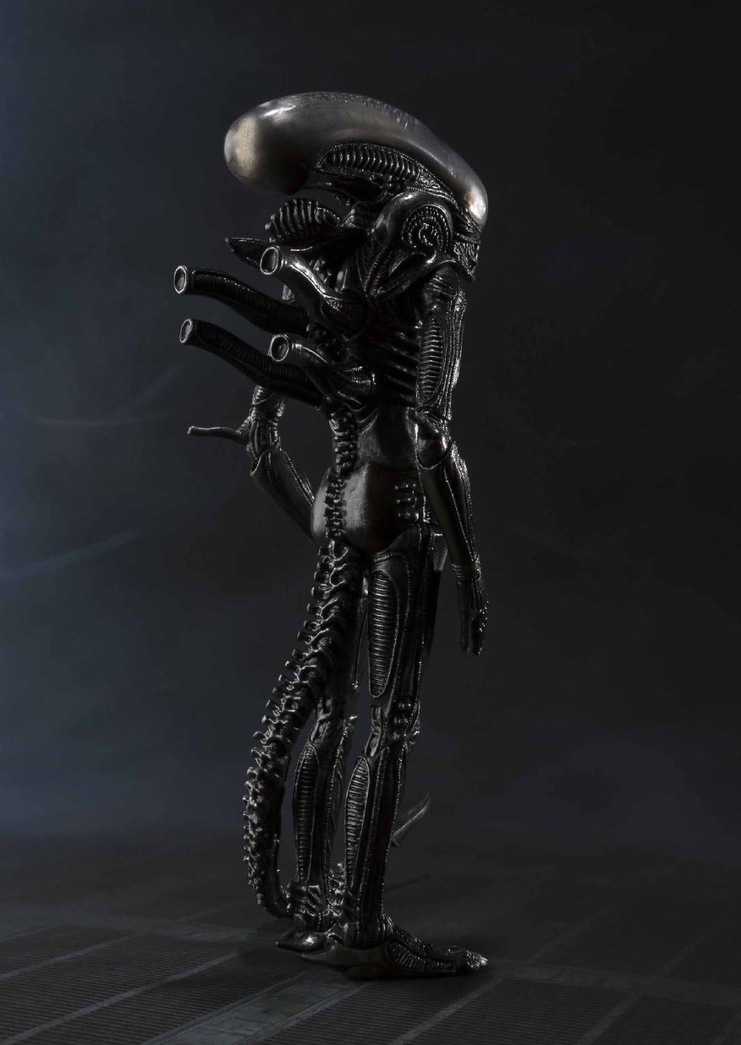 TAMASHII NATIONS Bandai S.H. Monsterarts Alien Big Chap Alien