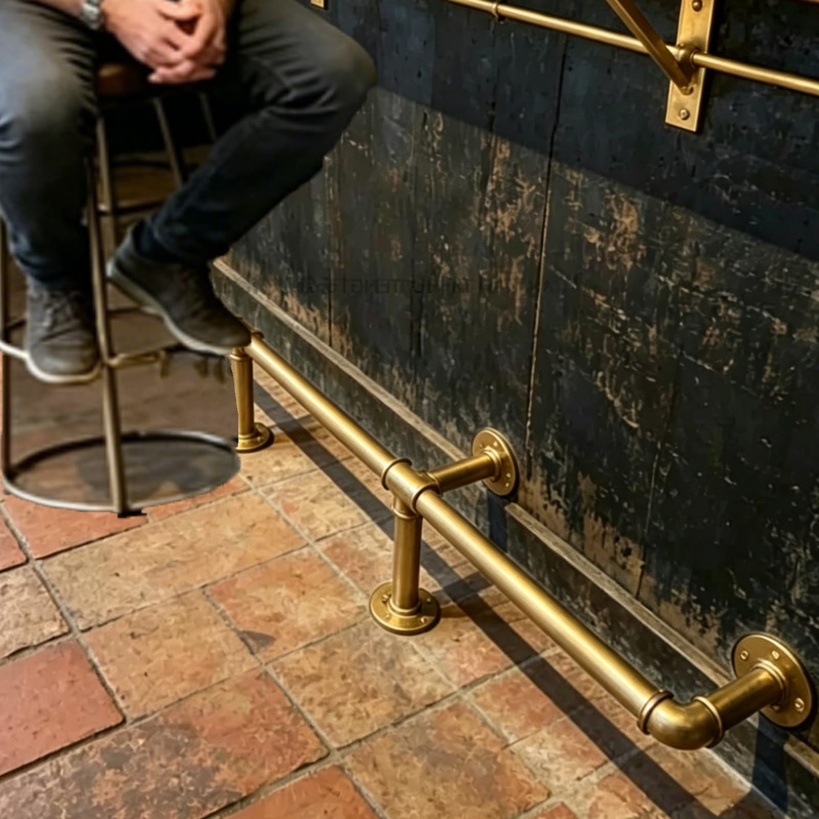 Repose-pied de bar doré robuste en tube rond, finition de haute qualité