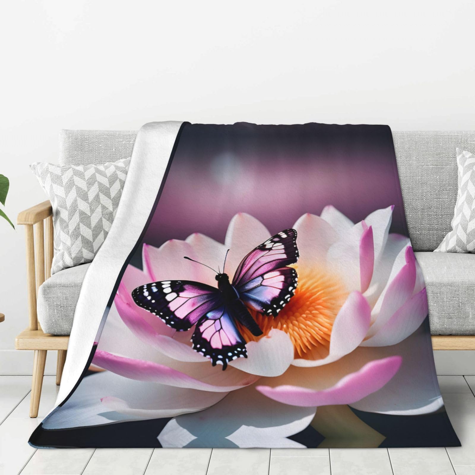 Couverture douce et épaisse rose pour rester au chaud sur le canapé
