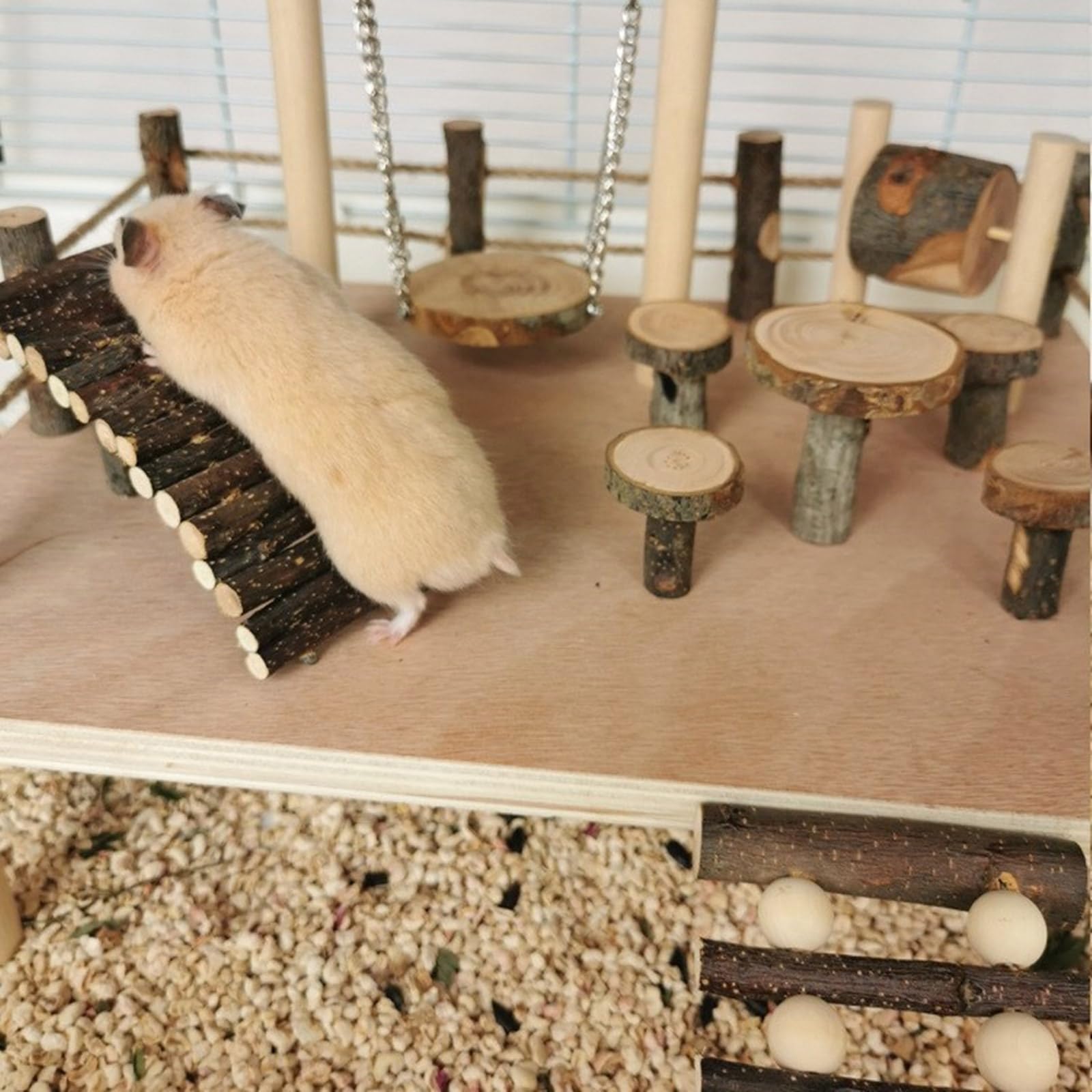 Los juguetes de madera para hámster están diseñados para soportar la masticación y proporcionar un disfrute duradero. Plataforma de entretenimiento de hábitat con escalera con escalera