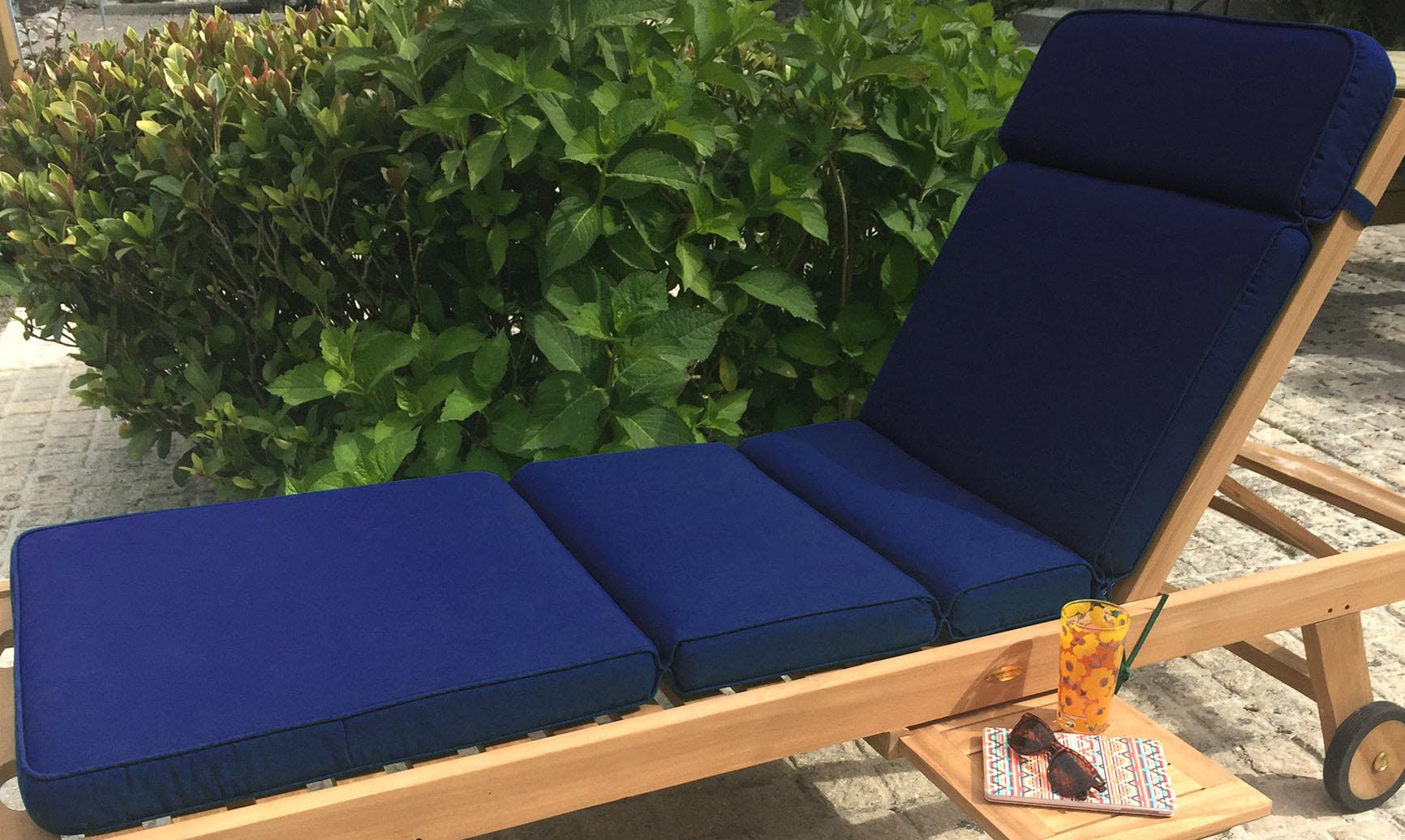 Sustainable Furniture UK Ltd – Premium Luxury Outdoor Blue Sunlounger Cushion | Length 190cm x Width 60cm | Tie back | Zip cover | Showerproof | 230g polyester - ** CUSHION ONLY **