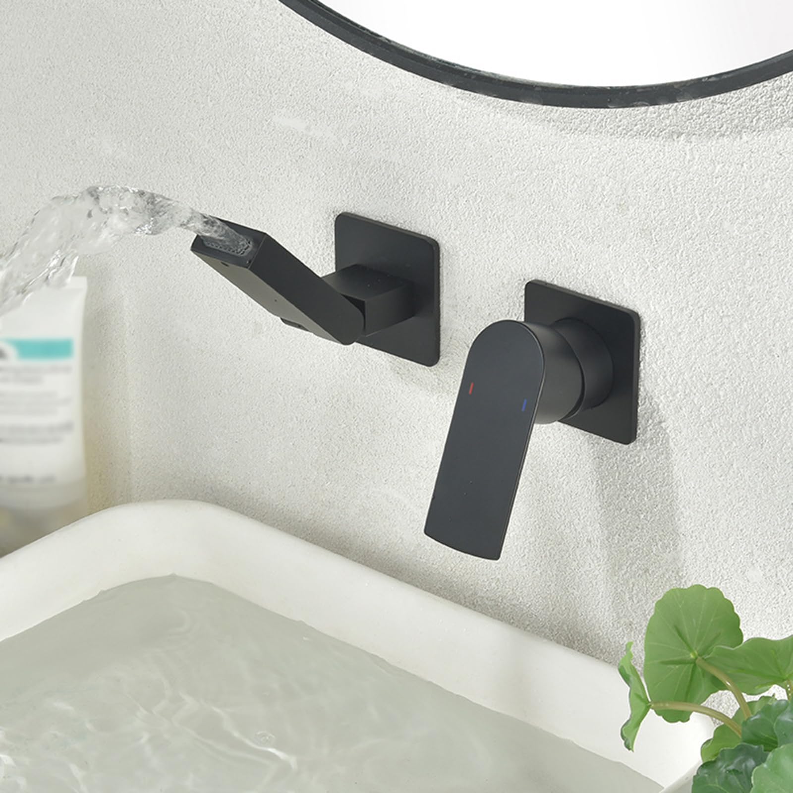 Robinet conçu encastré noir mat pour lavabo mural haut de gamme