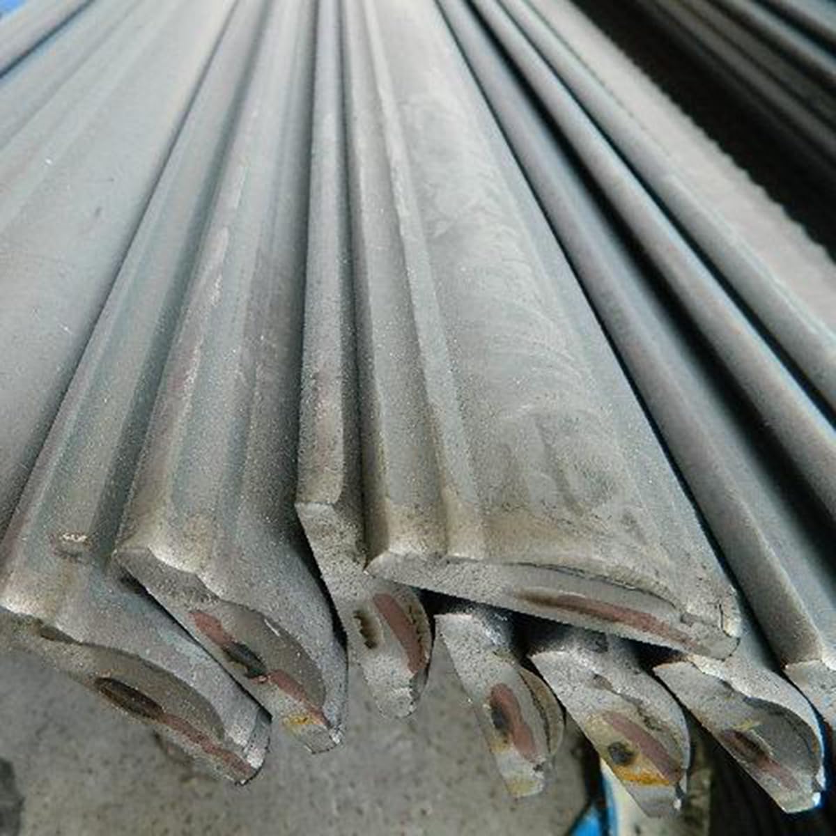 M.P. Metalli - Shaped Handrail Bar in Solid Iron 40 x 12 mm | Size: 1 m / 1000 mm | Made in Italy