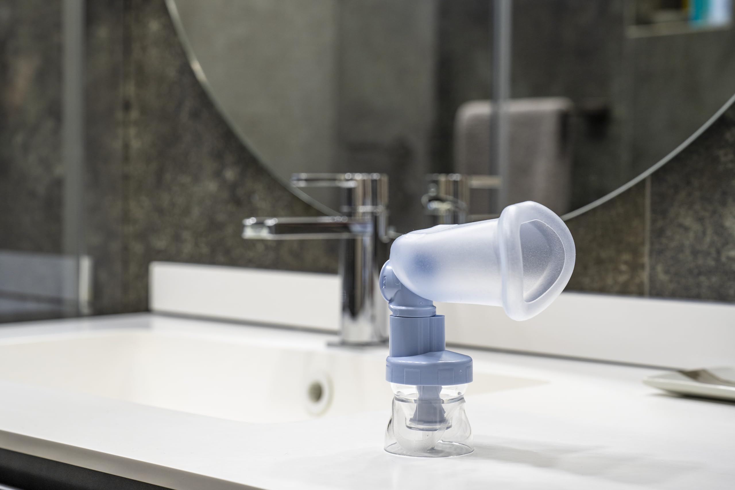Air Liquide Healthcare, NEBULA SPACER, Ampolla con Maschera per Pazienti Cooperanti (6> anni), Terapia delle Basse Vie Respiratorie, Compatibilità Universale con tutti gli Aerosol di tipo pneumatico