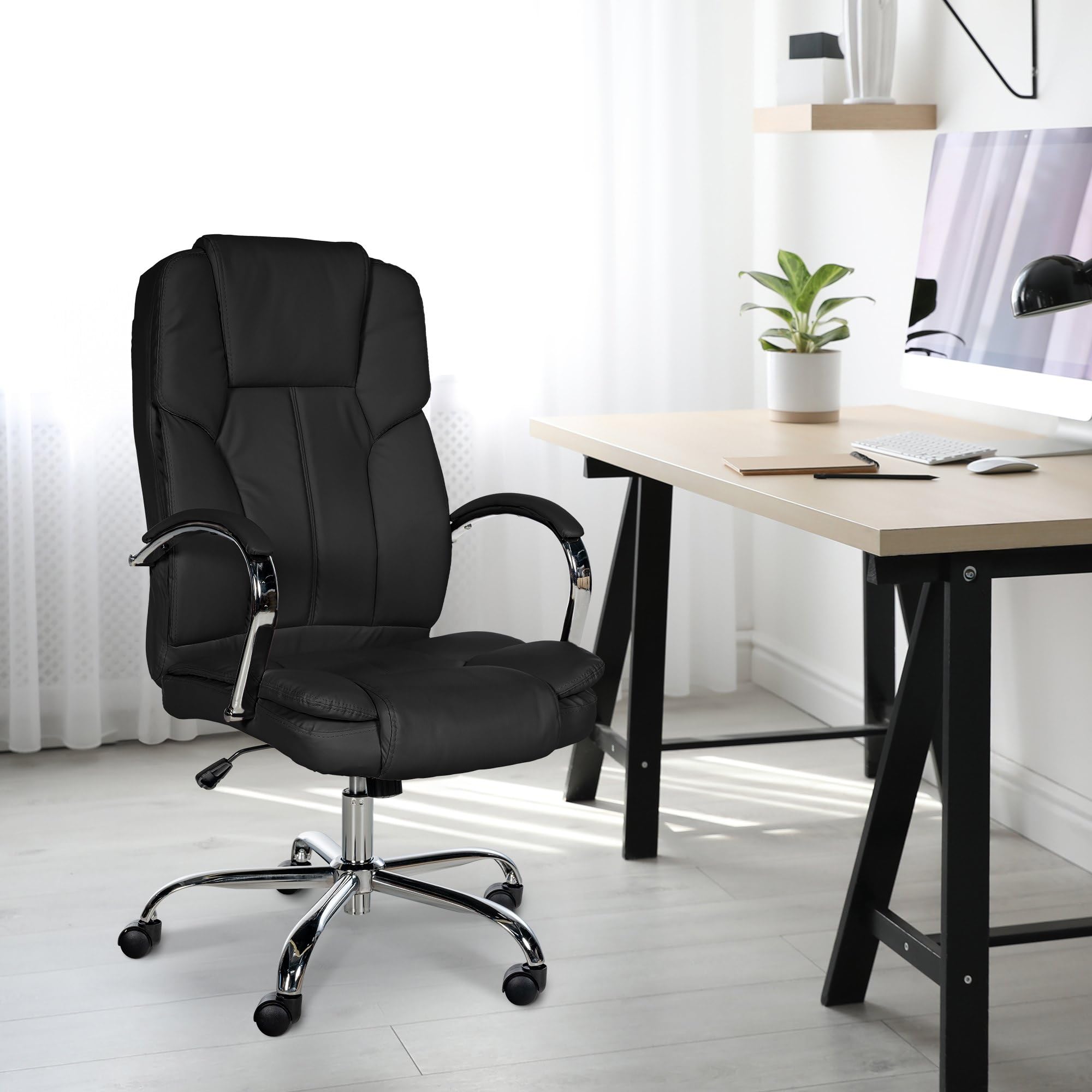 CLP Ergonomischer Bürostuhl Big Xanthos I XXL Komfort Mit Wippfunktion Und Armlehnen I Verstellbar Mit Kunstleder-Bezug, Belastbar bis 210 kg, Farbe:schwarz