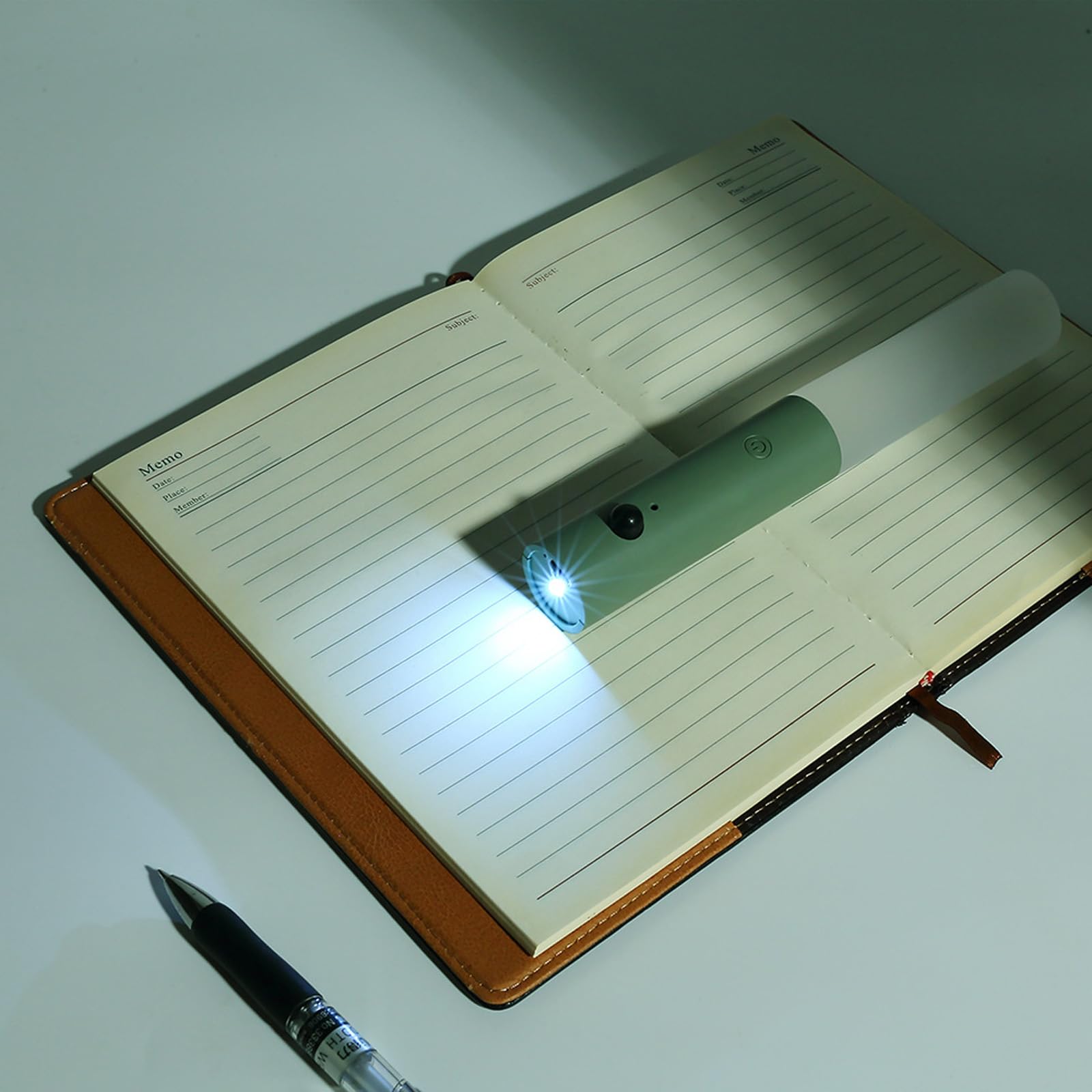 LED Apliques de Pared Interior con Sensor de Movimiento Lámpara de Pared USB Recargable Iluminación de Pared con Interruptor para Dormitorios Pasillos Escaleras (Verde,2 Piezas)