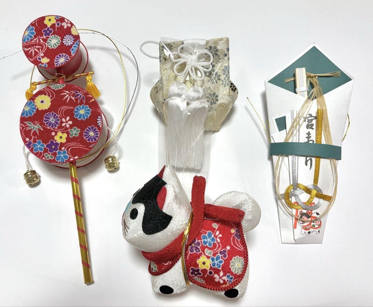 新しいお宮参り小物4点セット 男の子 扇子(緑) でんでん太鼓 ちりめん犬張子 お守り袋(白) NO.9