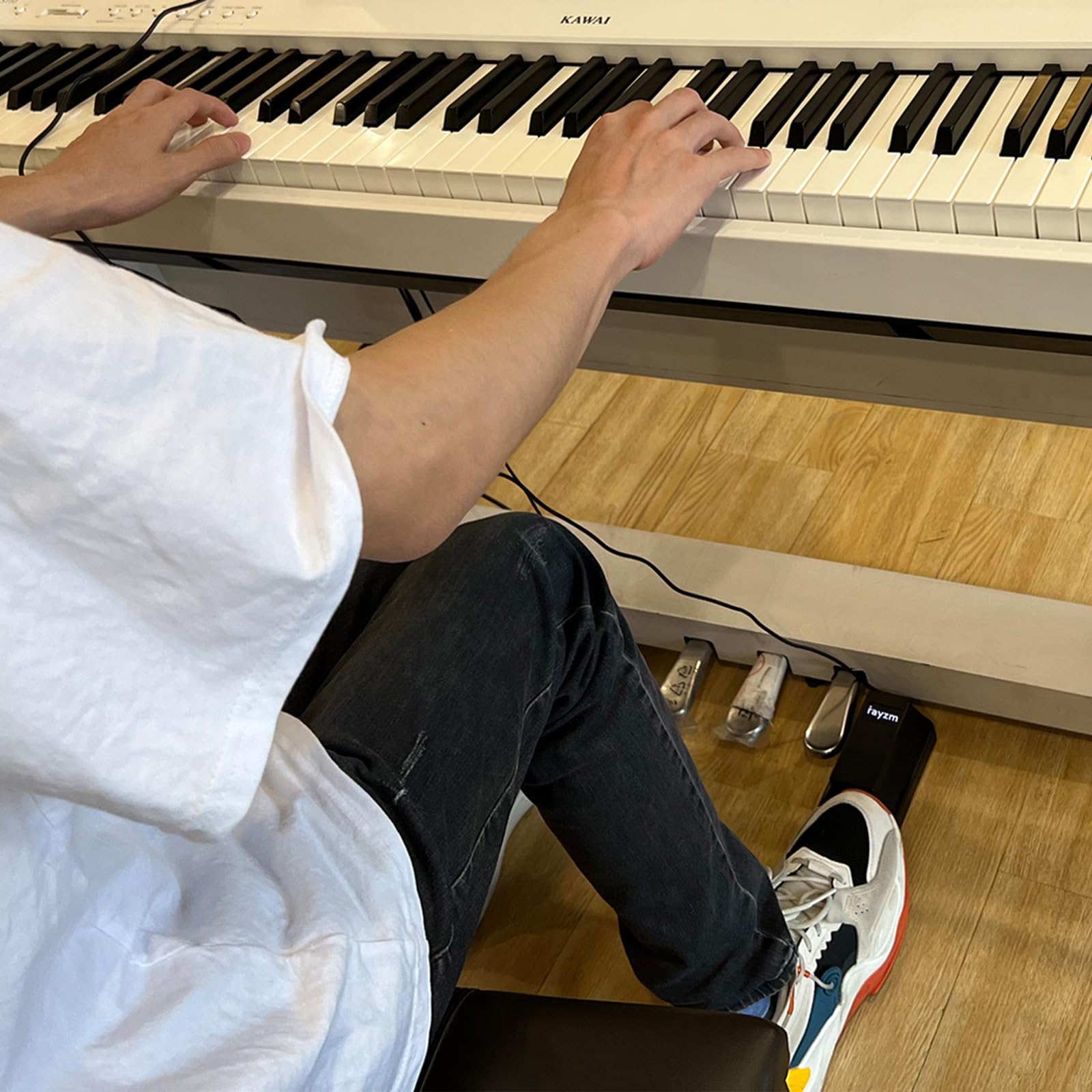 Rayzm Pedale sustain universale per pianoforte digitale e tastiera elettronica, Pedale antiscivolo con interruttore di polarità, Cavo da 1,4 m