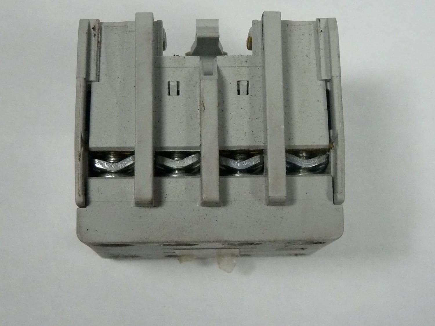 Samping view of the Allen-Bradley 100-FA31 Auxiliary Contact Block showing mounting clips