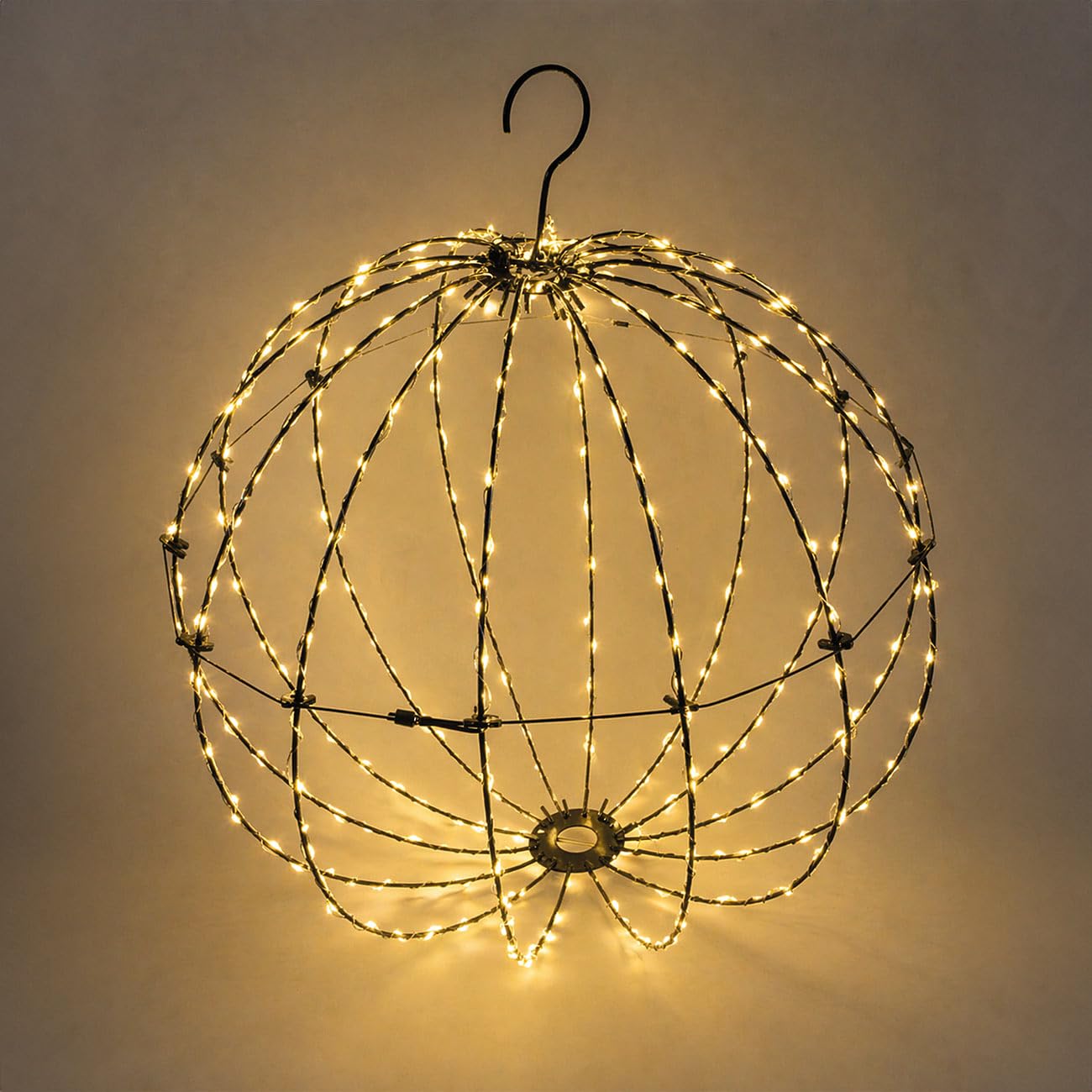 Lunartec Deko LED Kugeln: 2er Set 2er-Set LED-Leuchtkugeln mit Ø 33 und 28 cm, 8 Modi, Timer (Deko Hänge Leuchten, Gartenbeleuchtungen)