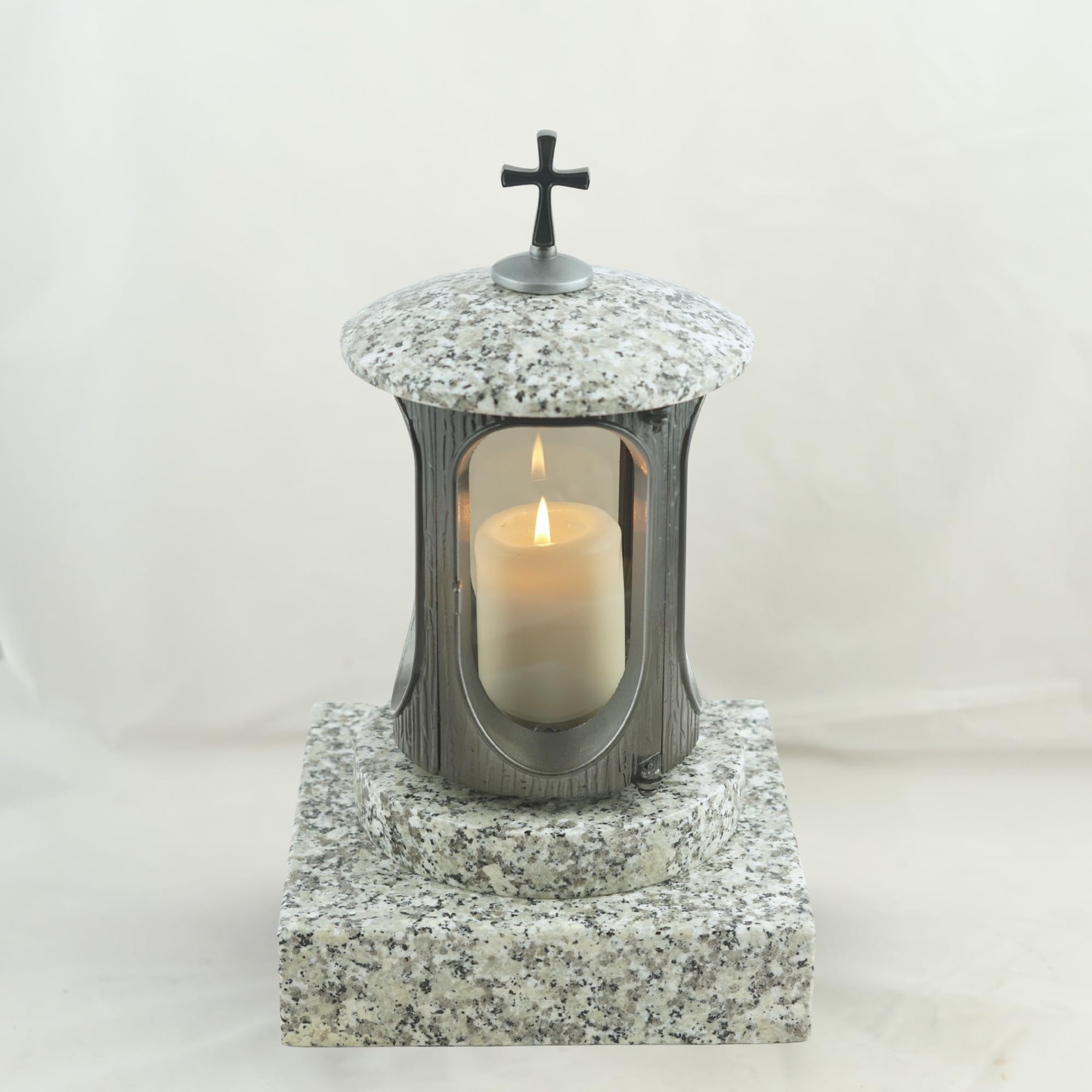 designgrab Alu Grab lampada con base in granito, 20 x 20 x 5 cm, in alluminio in finitura anticata con croce e granito viscont White/madanp Alli
