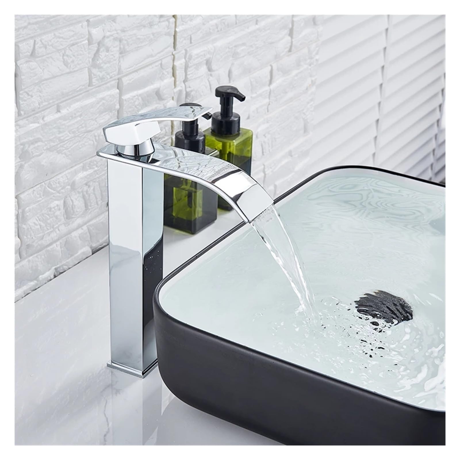 Robinet de lavabo cascade chrome pour salle de bains moderne à poignée unique
