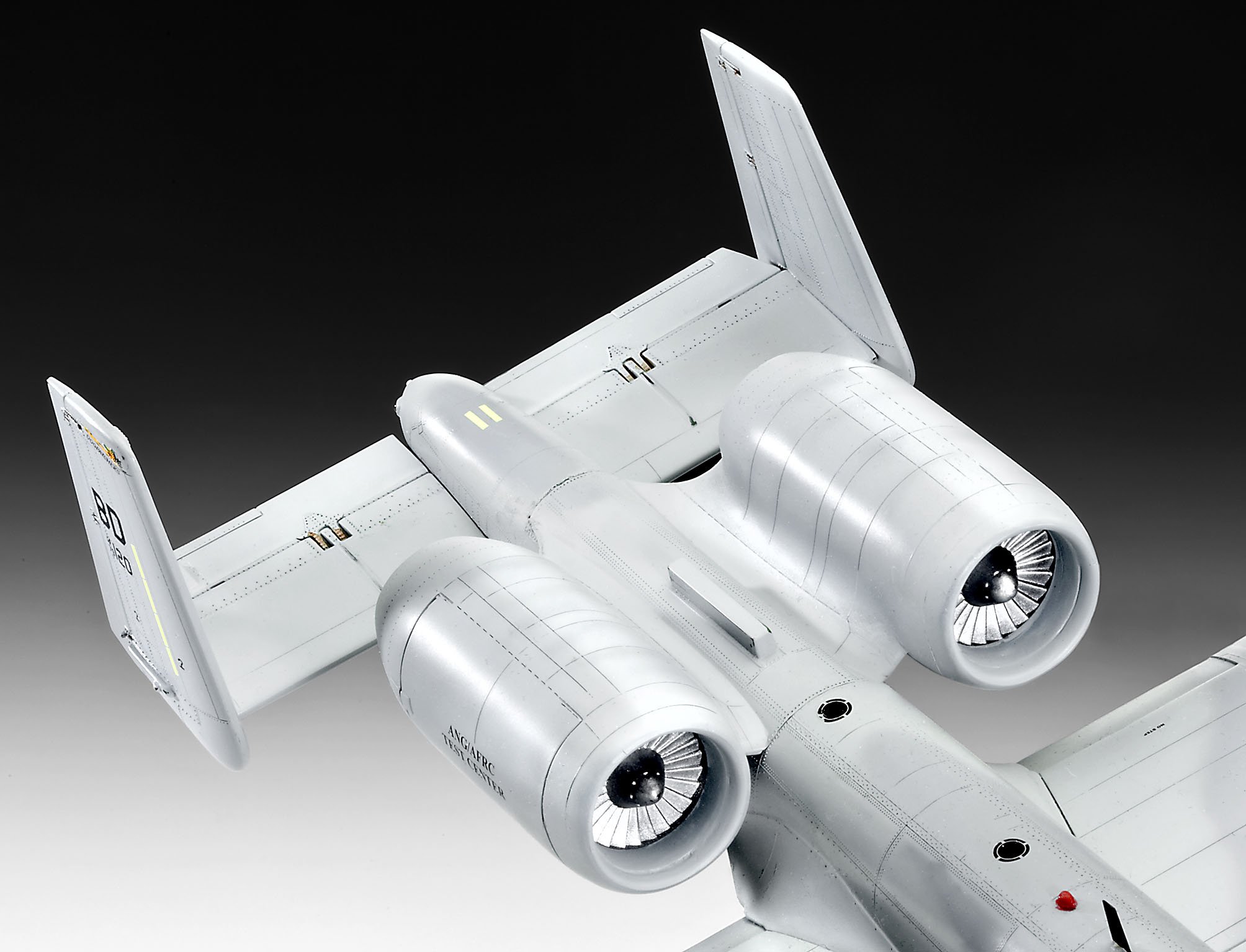 A10A サンダーボルト2 プラモデル Amazon | ドイツレベル 1/48 A-10A サンダーボルトII プラモデル