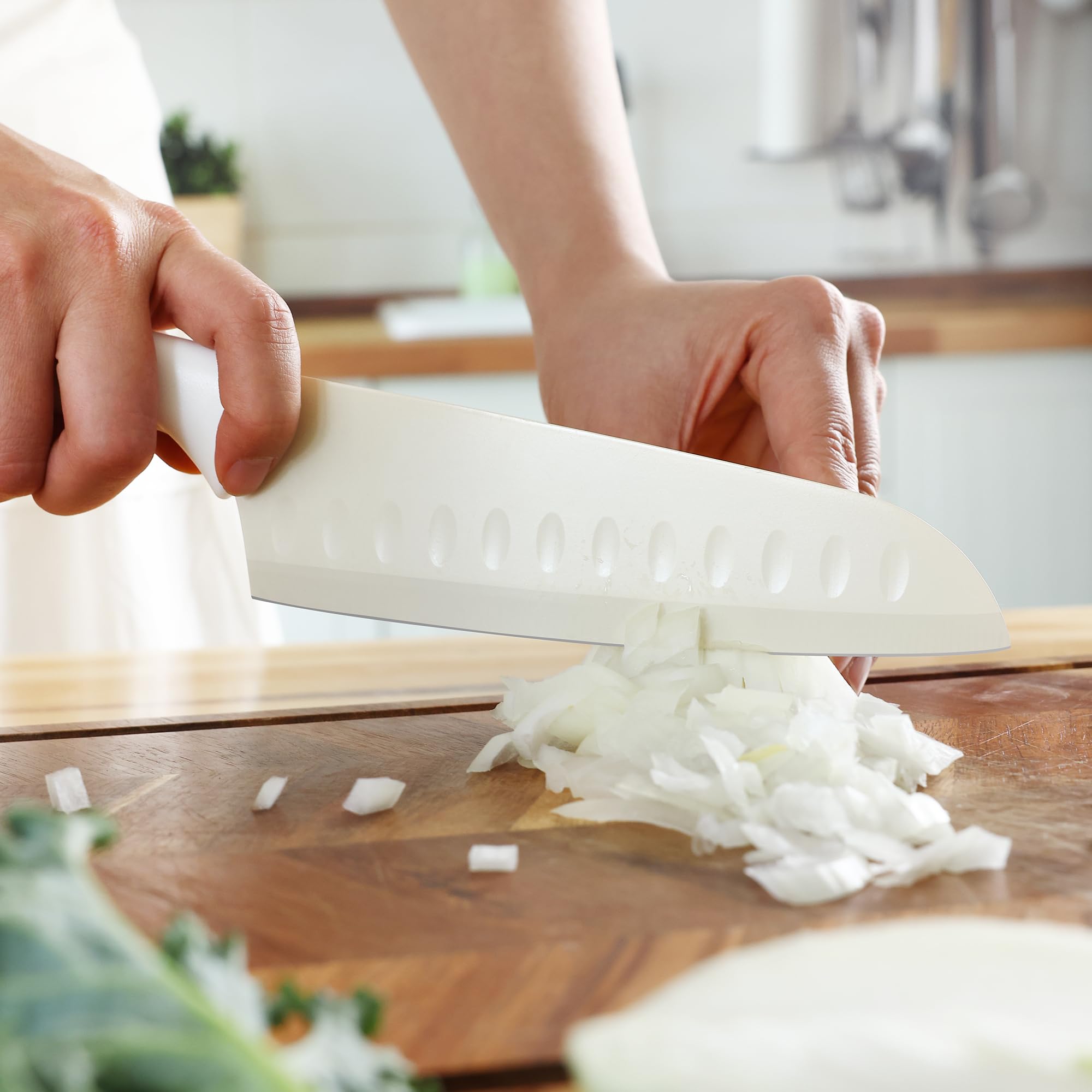 hecef Set de 14 Couteaux de Cuisine avec Bloc Aiguiseur, Revêtement Antiadhésif – Compatibles Lave-vaisselle, Manches Ergonomiques, Gain de Place, Idéal pour Cadeau ou Cuisine Moderne (Crème)