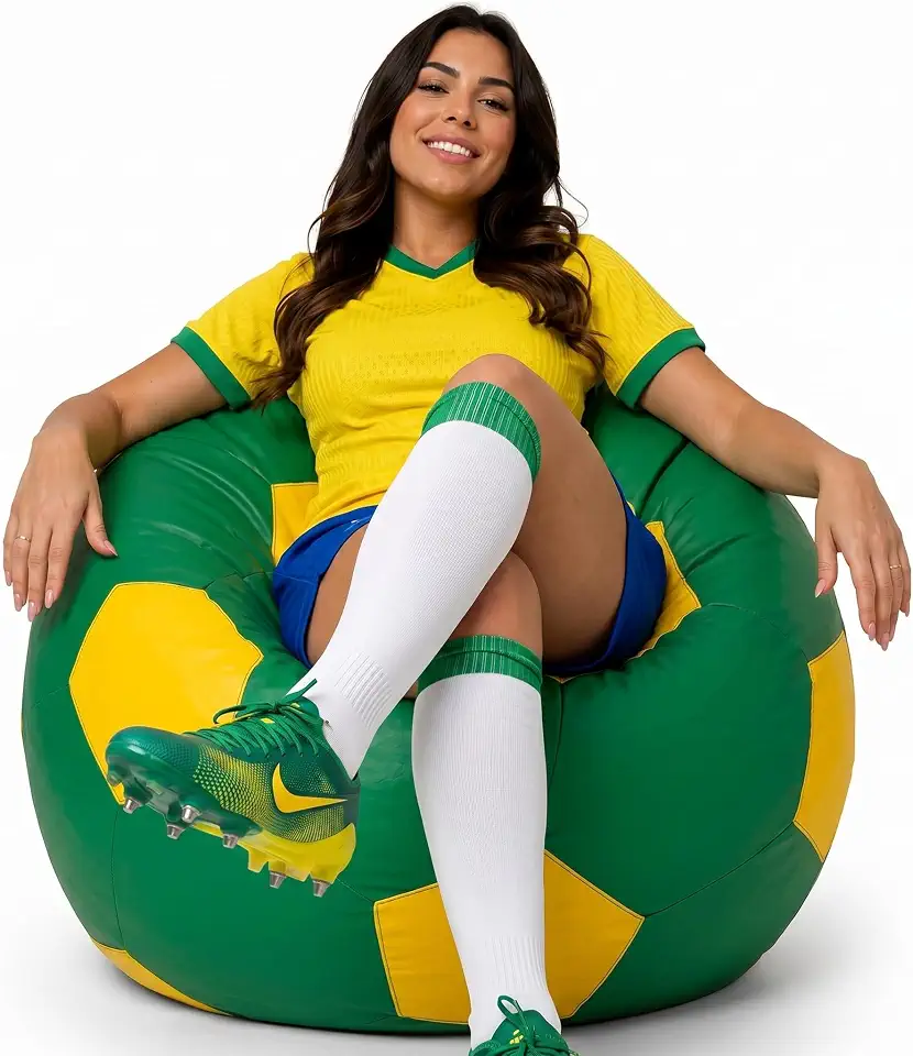 Puff Bola de Futebol Brasil Seleção Copa do Mundo com Enchimento Couro Sintético Premium 1x1 Metro Costura Reforçada, Confortável, Impermeável, Sala, Quarto, Gamer Verde e Amarelo