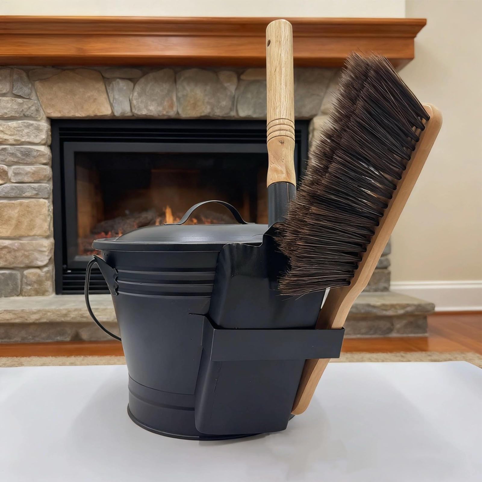 Contenitore per cenere, secchio in metallo con coperchio sicuro e strumenti per la pulizia, secchio resistente al calore con pala e scopa, contenitore stabile per braciere, fornelli, barbecue