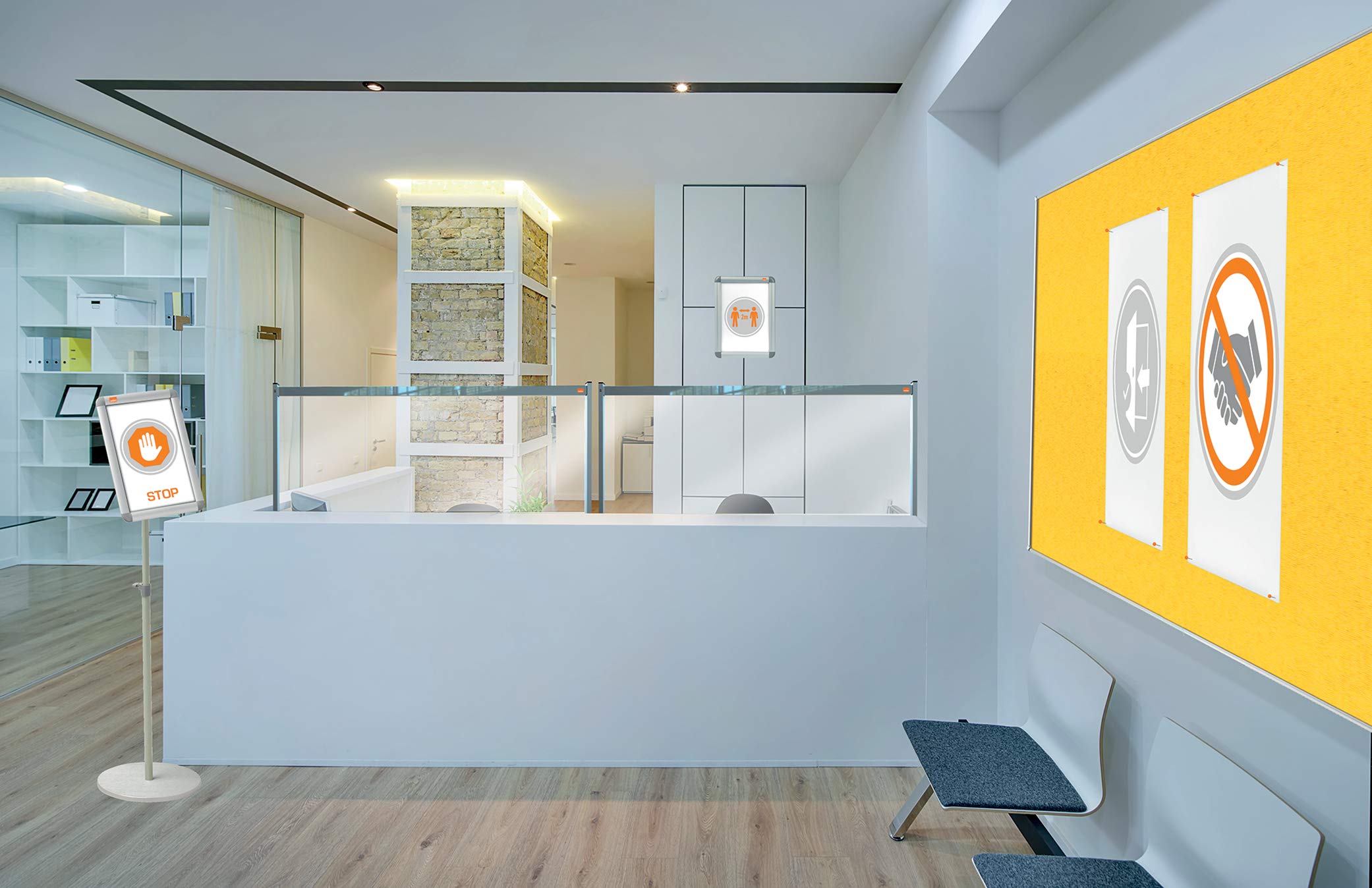 Nobo Tablón de Anuncios de Pared con Marco Tamaño A4, Protección Antirreflectante, Elegante Marco de Aluminio, Color Plata, 1902214