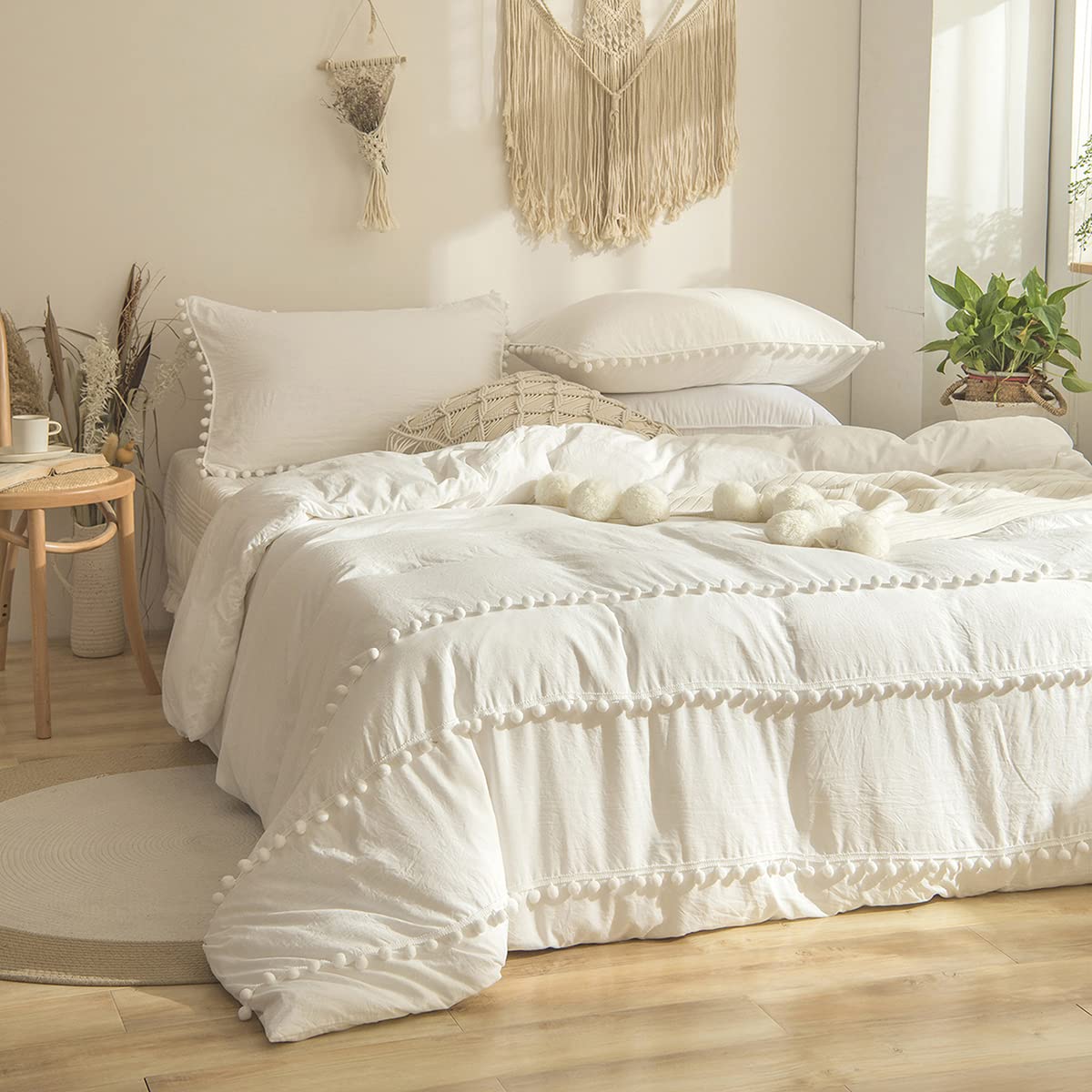 Freyamy Bohemian Bed Linen 155 x 220 cm 2-Piece White Pom Pom Boho Chic Bed Linen Washed Microfibre Bedding Sets Soft Tassel Duvet Cover with Zip and 1 Pillowcase 80 x 80 cm