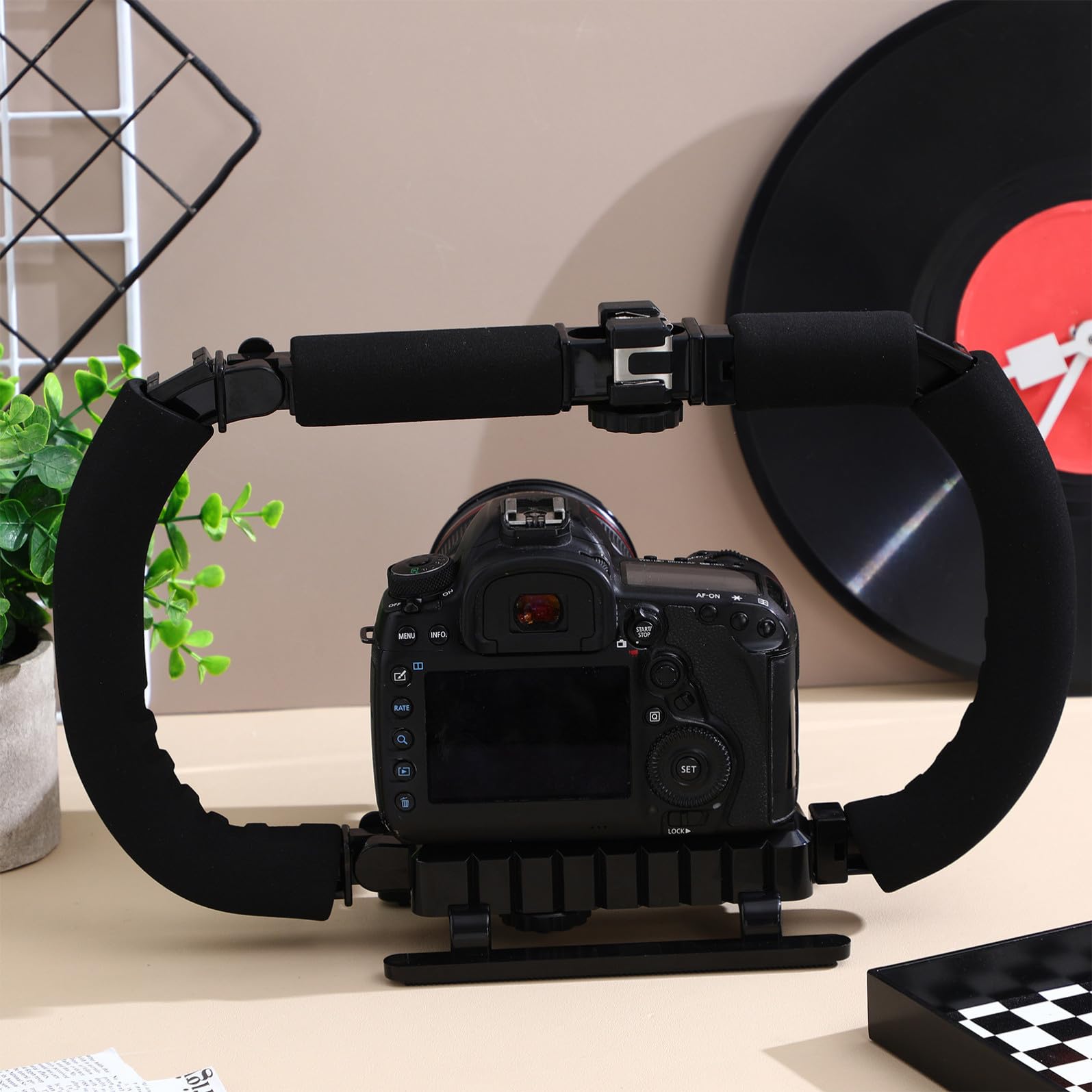 Hemobllo Stabilizzatore Video Maneggevole per Smartphone e Fotocamere Dv 3 Montaggi Slitta Fredda in Plastica e Metallo Nero per Riprese Stabili