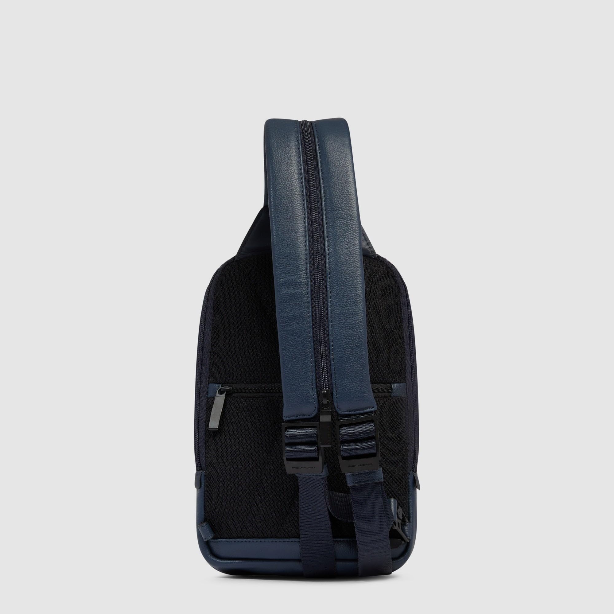 Piquadro – Mochila de un solo hombro para hombre – Compartimento compatible con iPadmini®, protección RFID, cuero fino – color azul