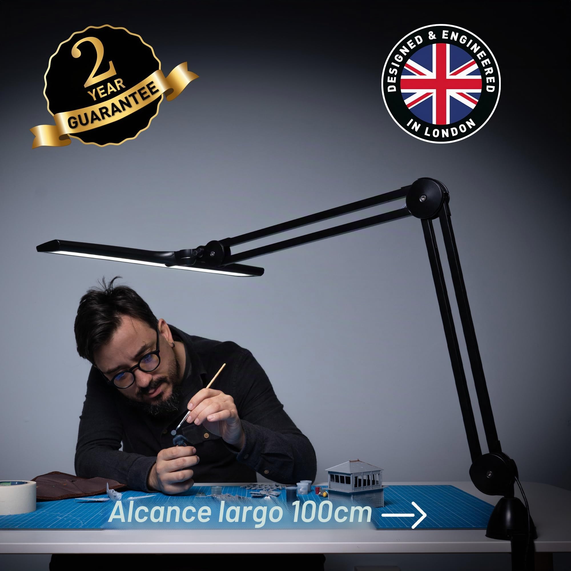 Daylight Lumi – Lámpara de Escritorio LED – 3800 Lux, 6000K, IRC 95+, Luz de Trabajo Ajustable para Lectura, Manualidades y Oficina, Lámpara Protección Visual, Negro