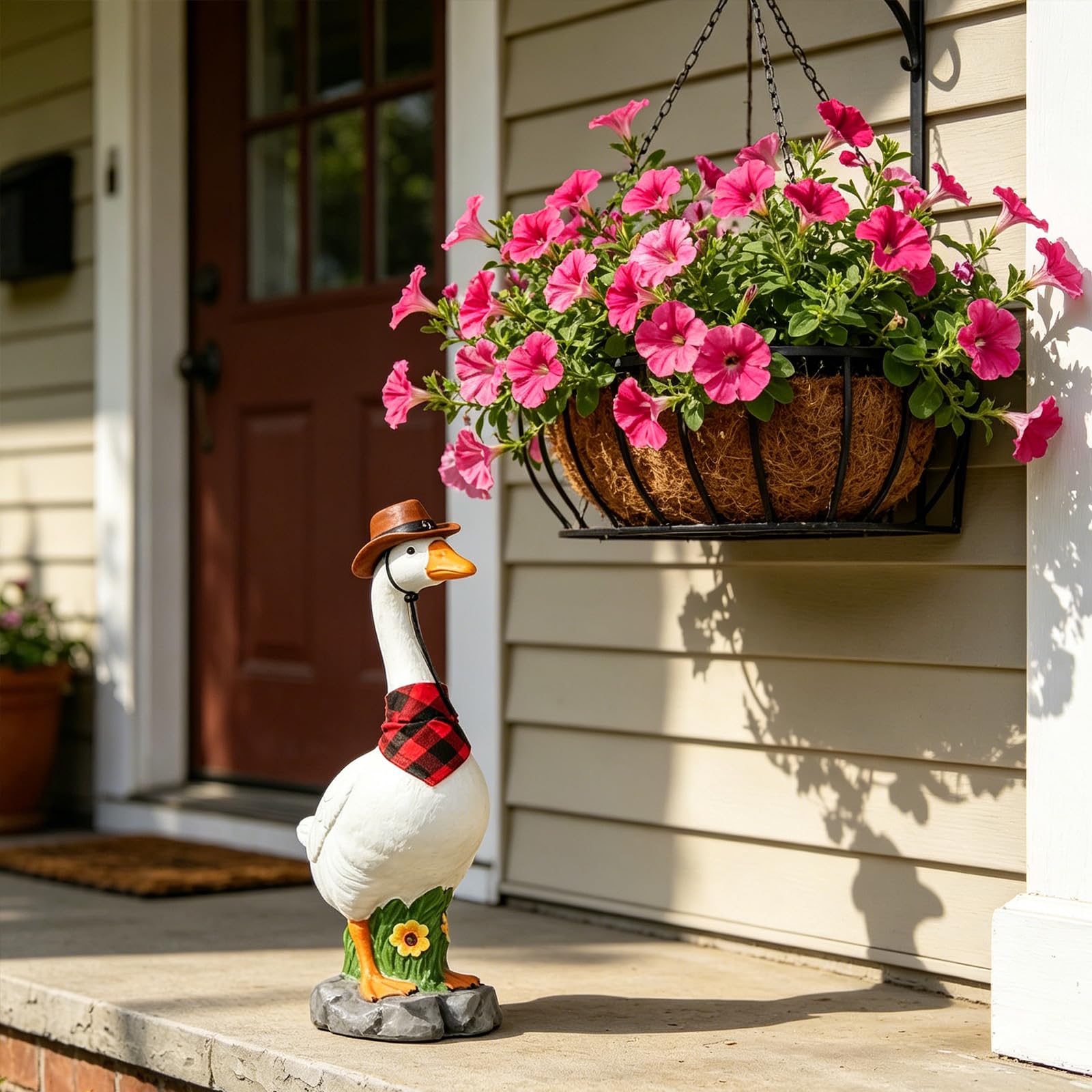 Resina ornamentale oca bianca con cappello cowboy per portico | Oca decorativa da giardino 14 pollici, regalo di inaugurazione della casa; scultura realistica da fattoria