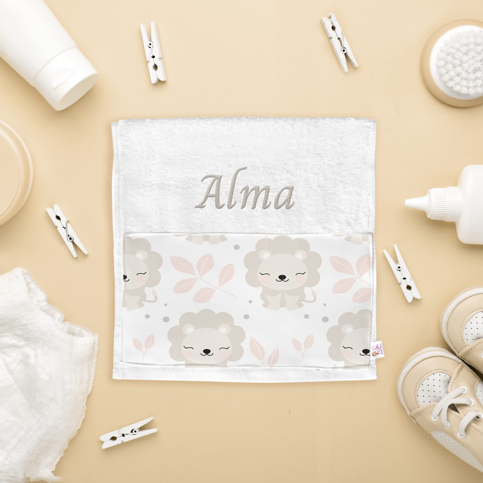 Toalla Personalizada para Bebe.Ideal para guarderias. (Leones)