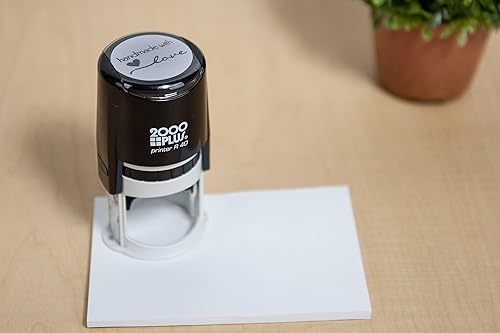 Miniatura 6 de Sello redondo R40 hecho a mano con amor autoentintado con corazón y rama de oliva, 1 12 pulgadas de diámetro, tinta negra