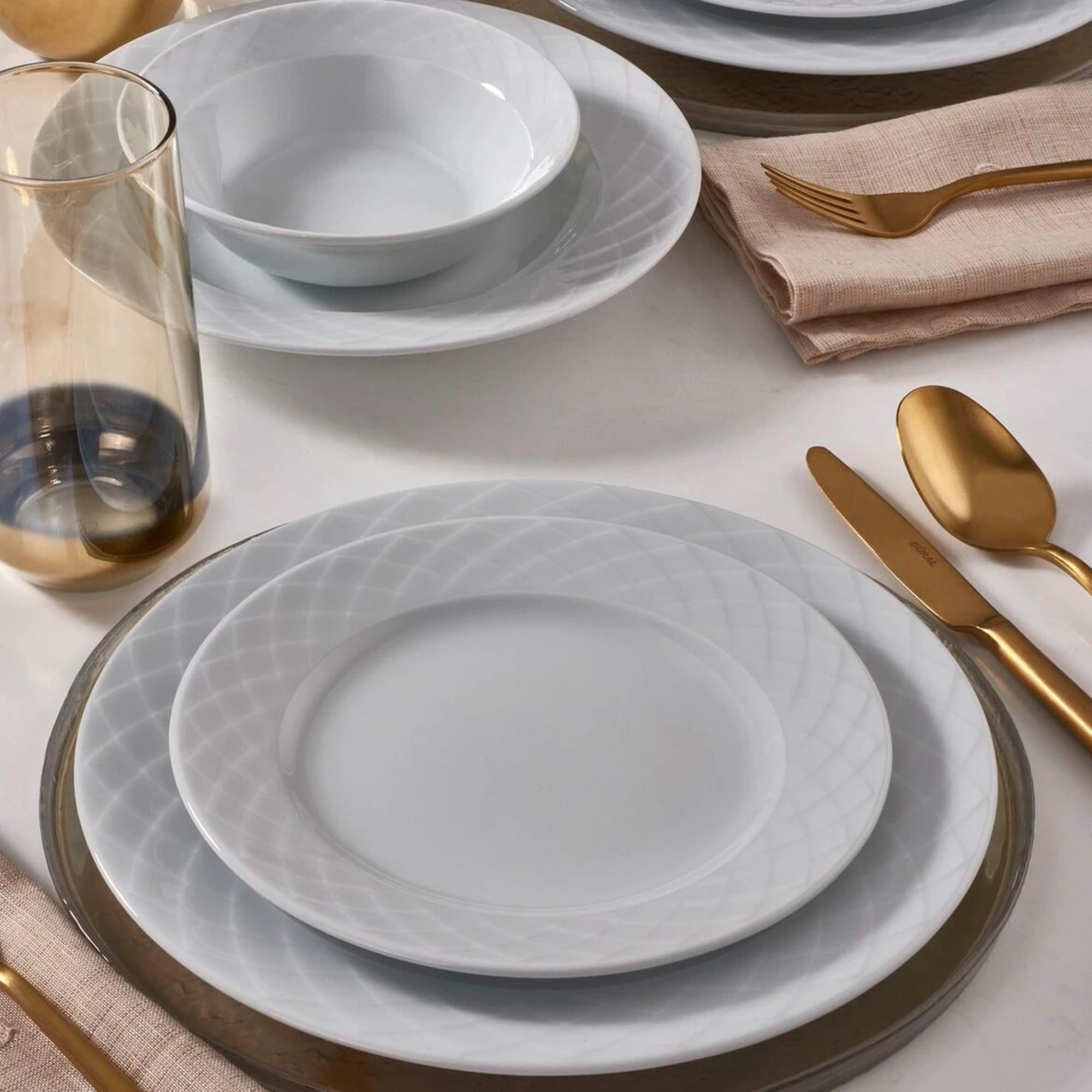 NORDIC SCHILLER Porzellan Tafelservice 24-tlg. Alfa Series, Weiß | für 6 Personen, mit Reliefdekor, Essteller, Dessertteller, Suppenschalen, Servierteller, Spülmaschinengeeignet