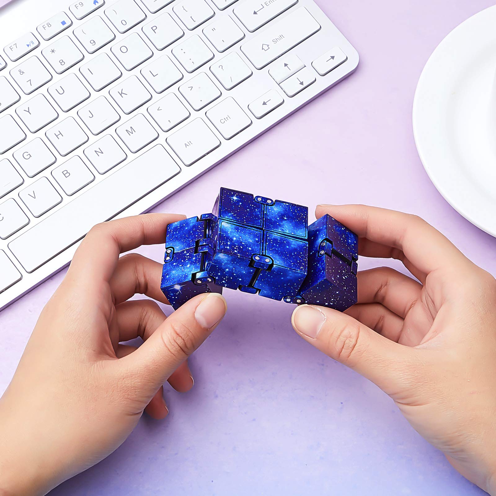 SKYLETY Cube Infini Mini Cube de Soulagement de Stress Cube de Bloc Infini Jouet de Cube Infini Sensoriel Cadeau pour ADHD Adolescents Adultes Autistes (Espace Galaxie Bleu)