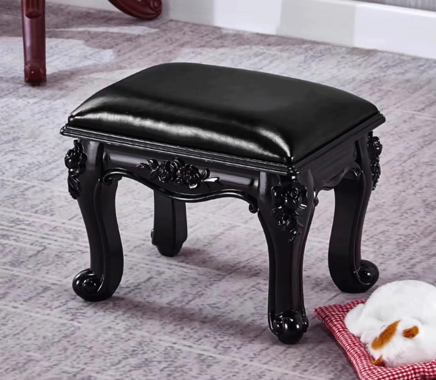 Petit tabouret bas pour salon : solution gain de place pour table basse