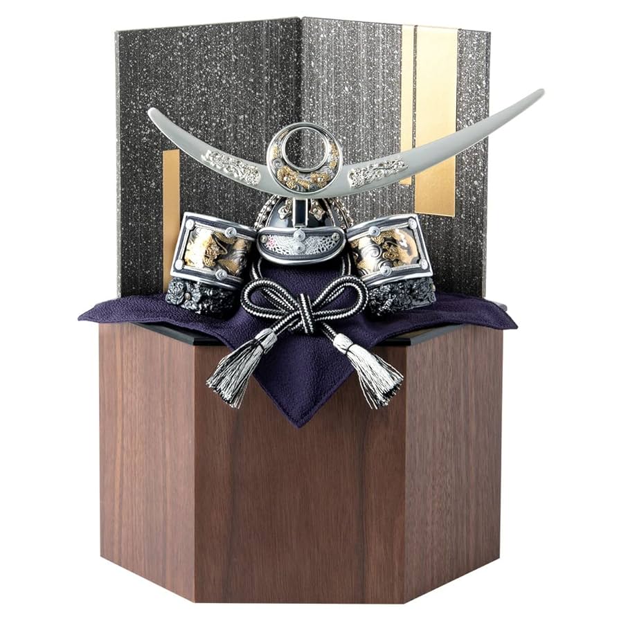 豪華な日本の兜と箱のセット Amazon.co.jp: 五月人形 兜 10号 武田信玄公 兜セット 白木田型