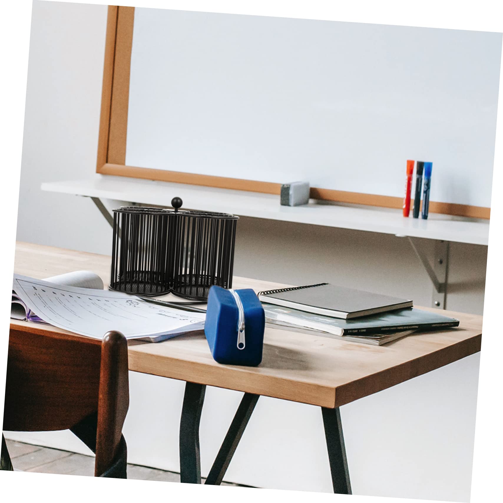 SHINEOFI Porta Penne da Scrivania Rotante in Ferro Nero a Quattro Scomparti | Organizer Multiuso, Design Unico, Presa Confortevole, Uso su Tavolo o Piano Lavoro