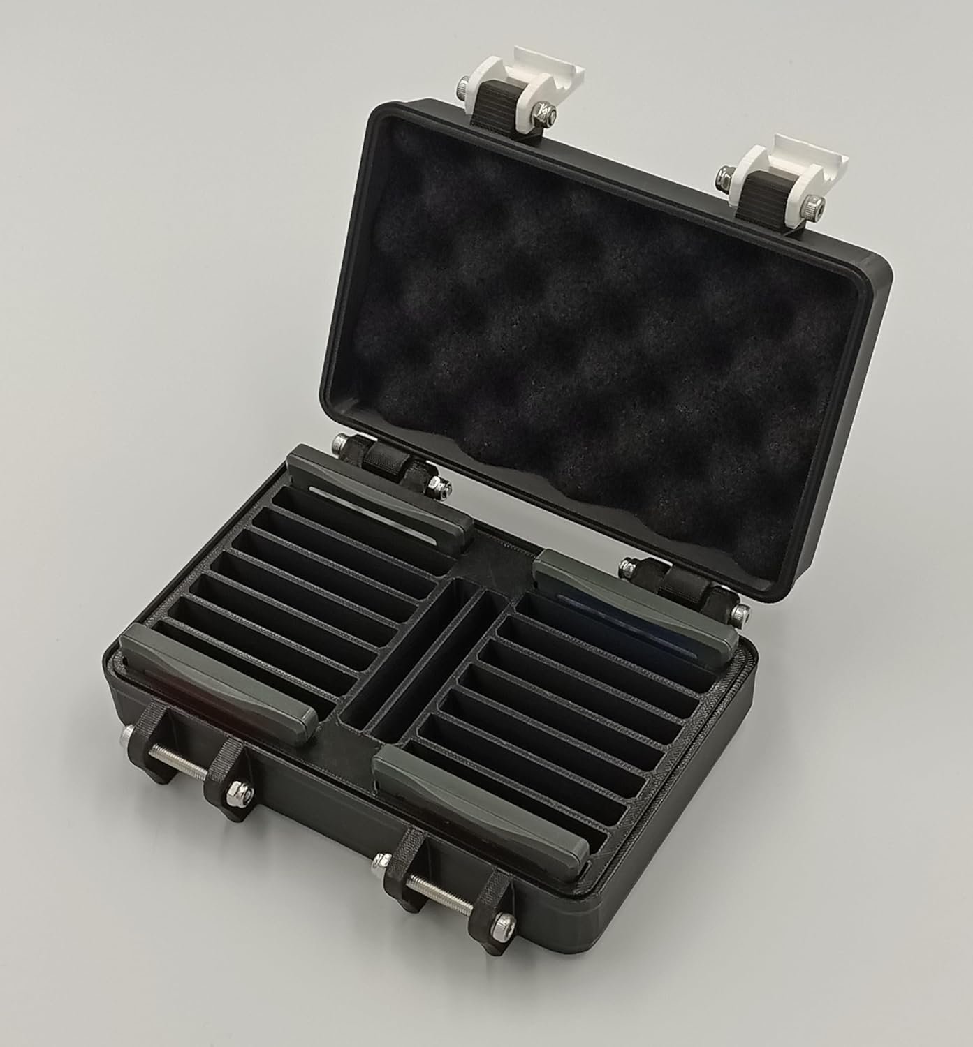 GBA rugged protective carrying case holds 20 games