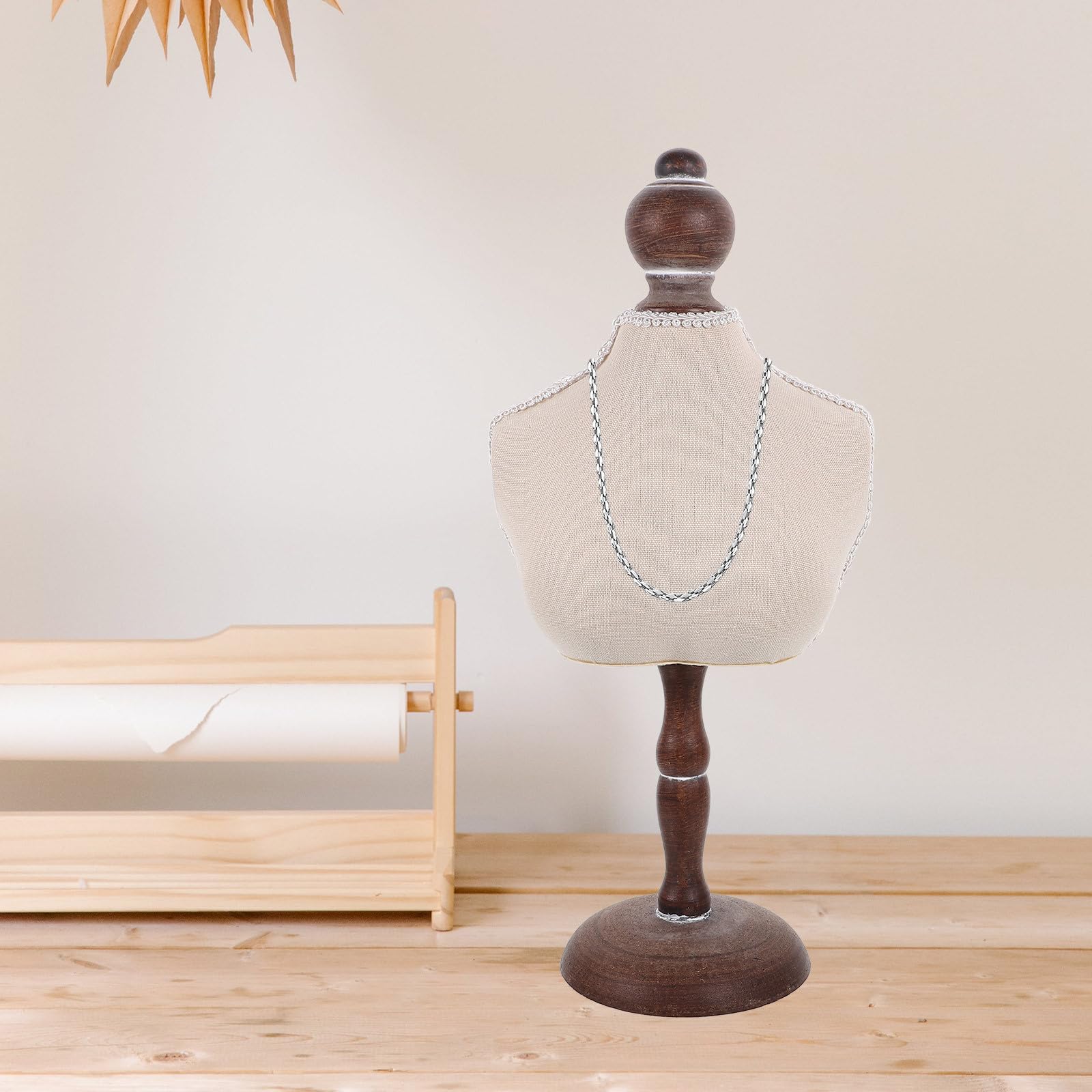 Présentoir Buste de Bijoux Vintage en Bois et Dentelle pour Collier
