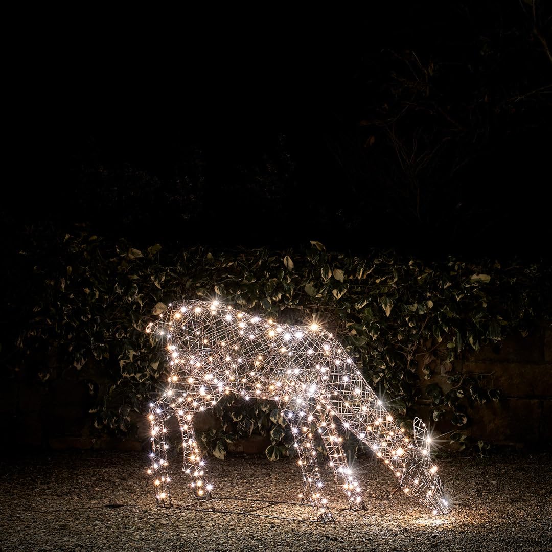 Lights4fun Grasendes Studley -LED-Rentier | Hirschkuh | Solarbetrieben | mit Timer, Fernbedienung & USB-Ladekabel | Weihnachtsdekorationen für draußen | Höhe 100 cm