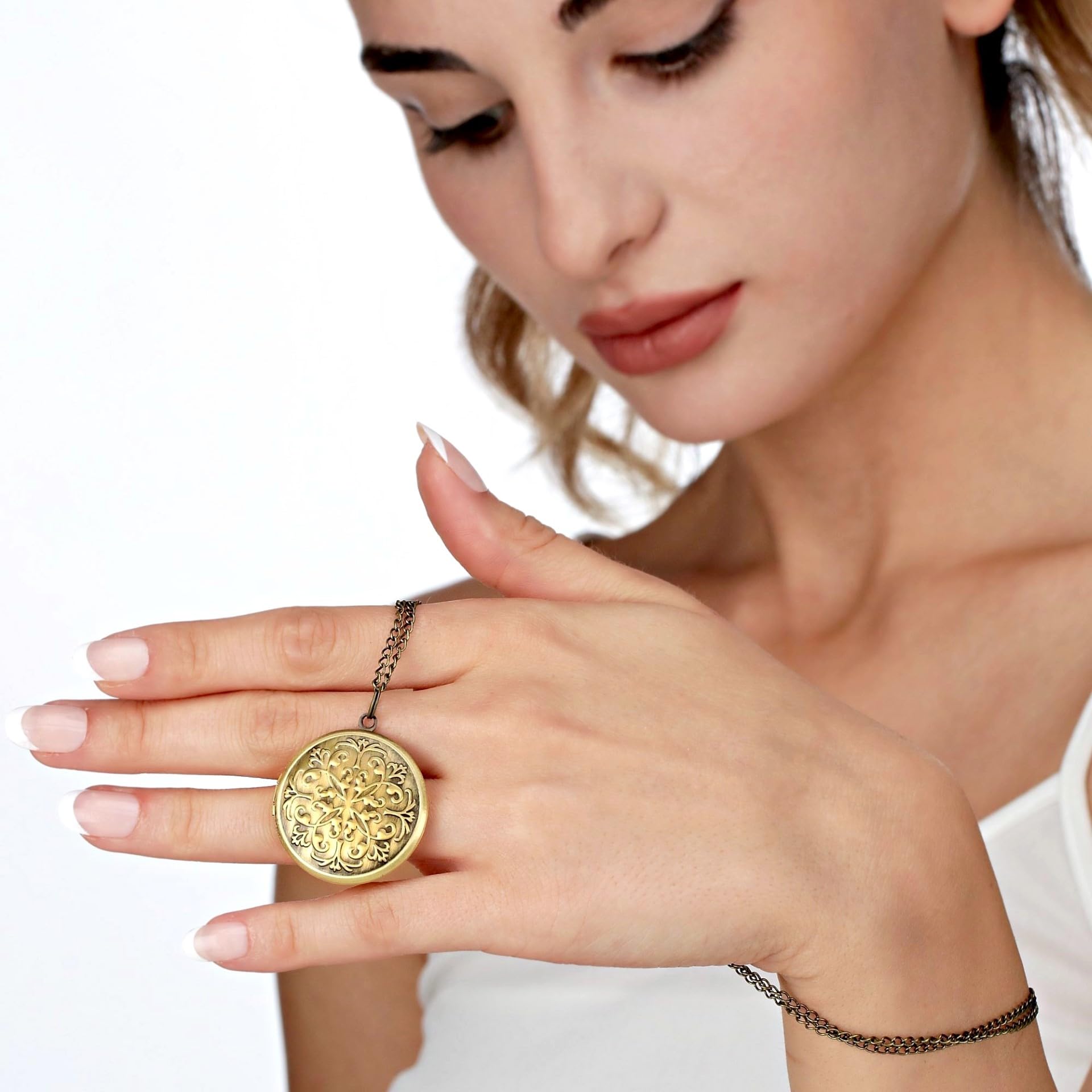 MadamLili - Personalisierbar Bronze Kette Foto Medaillon - Amulett Aufklappbar - Kostenloser Fotoservice - Vintage Stil - Halskette 70cm - Handgefertigt - Gravur Schmuck - Namenskette - Schmuckbox