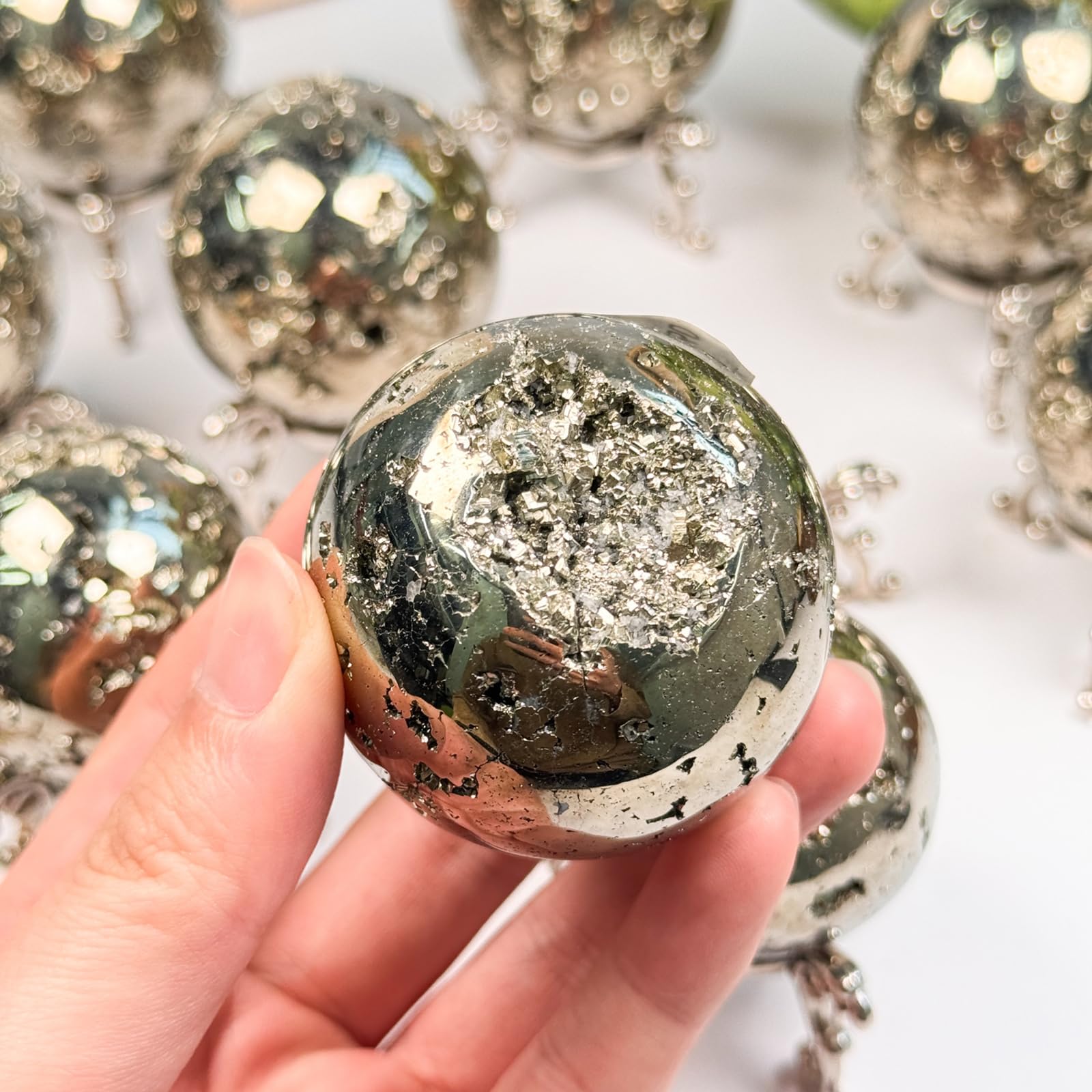 Sfera di pirite naturale, statuetta/scultura in cristallo per il Feng Shui | Sfera di quarzo, meditazione, Reiki, guarigione con cristalli, decorazione domestica