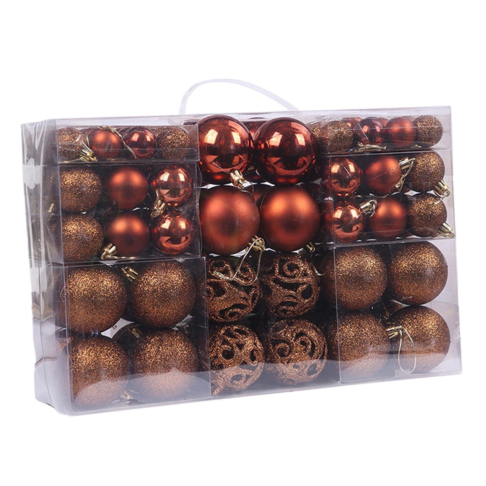 Boules de Noël pour sapin et ambiance magique de l'hiver au coin du feu