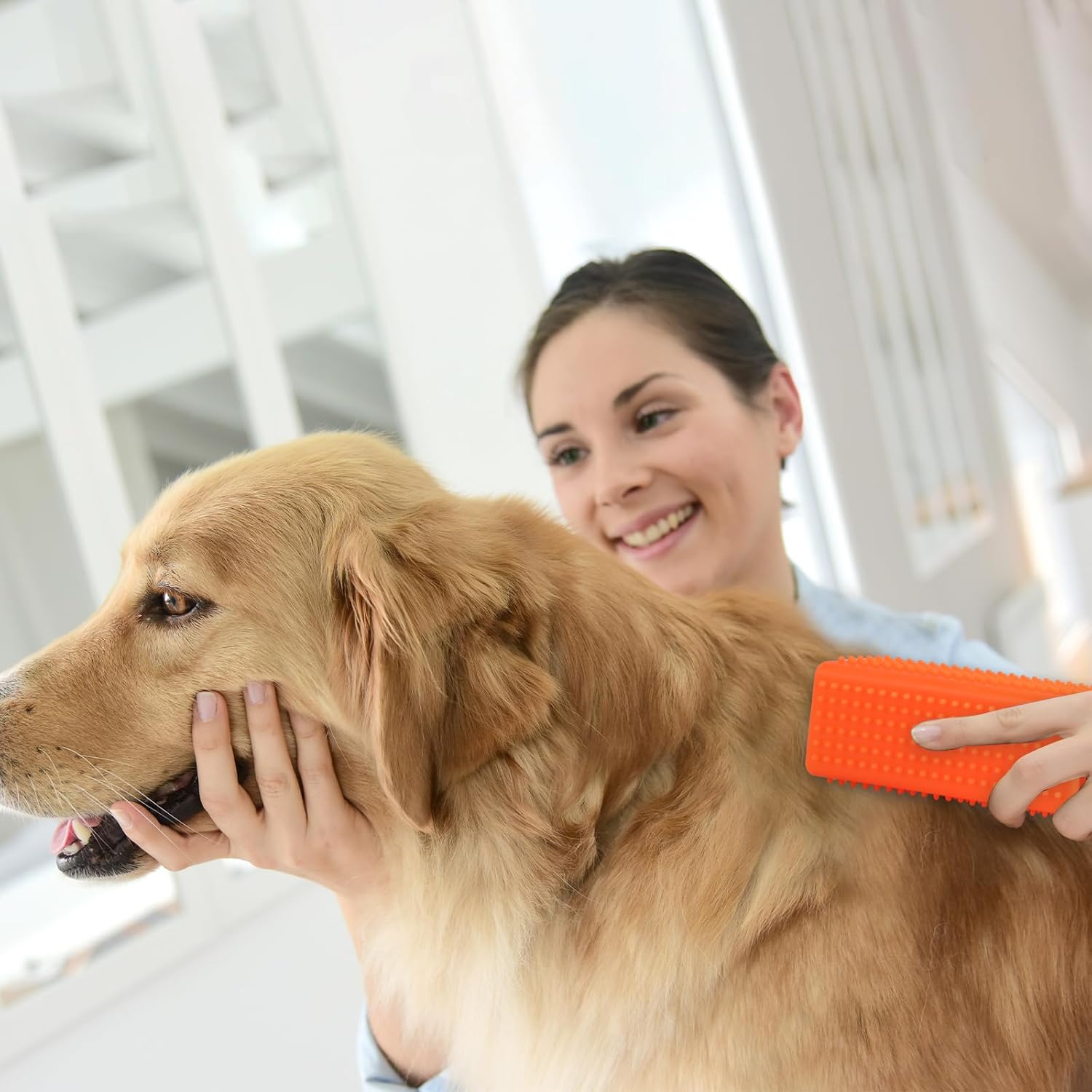 2 Brosses Poils d’Animaux en Silicone – Bloc Nettoyage Canapé, Tapis, Literie – Réutilisable, Doux pour les Tissus et Massage Animaux (Jaune & Orange, 12,5x5x5cm) - Image détaillée